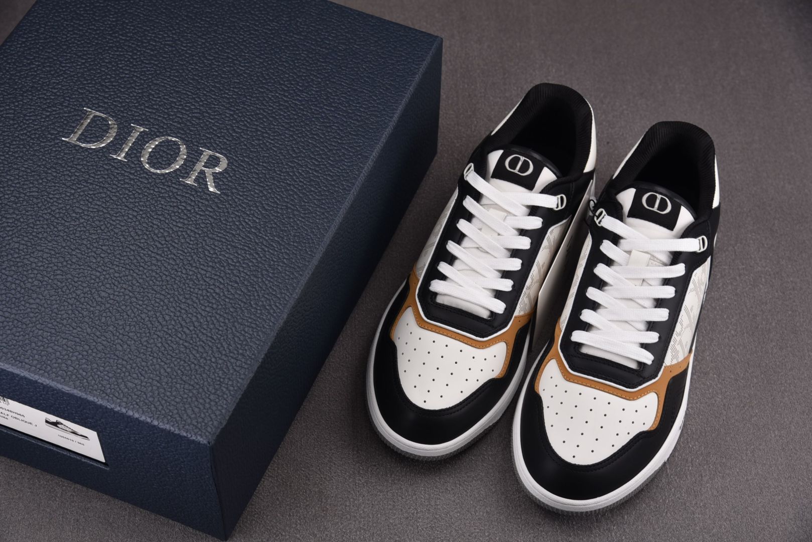 Dior 尺码38-46

纯原版出品-Dior B27 Low BlackWhit 黑白 YZ022
