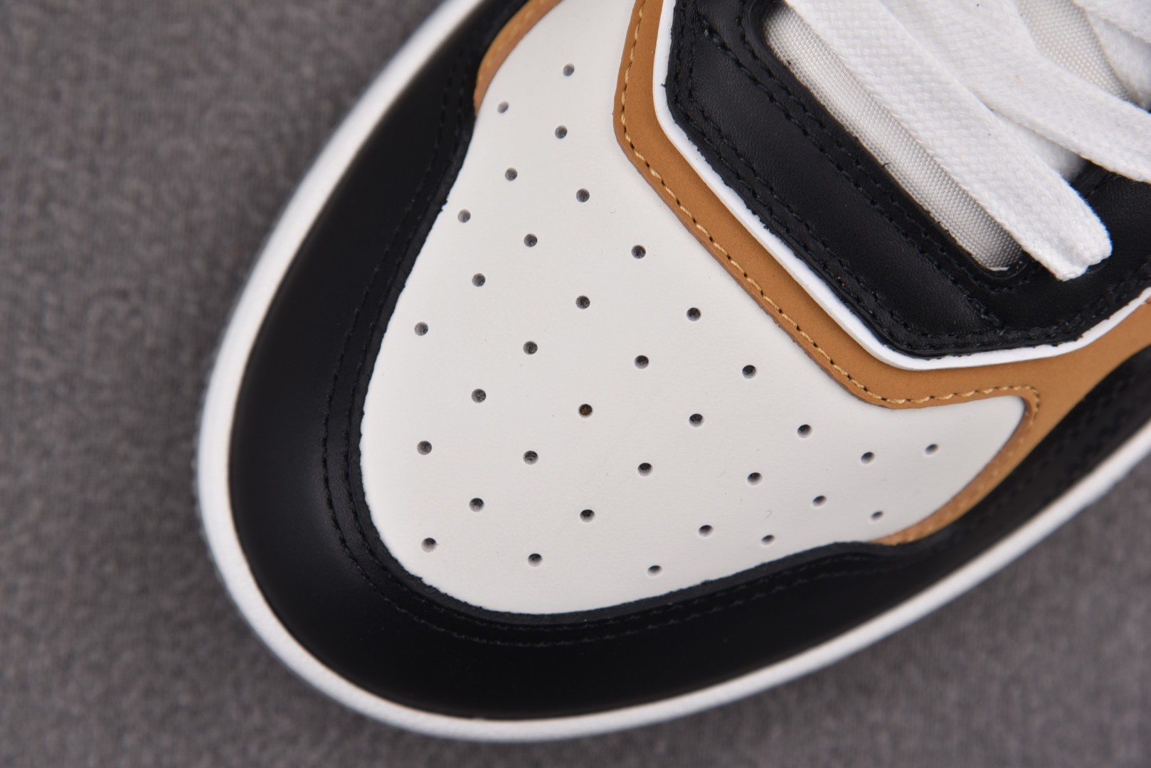 Dior 尺码38-46

纯原版出品-Dior B27 Low BlackWhit 黑白 YZ022
