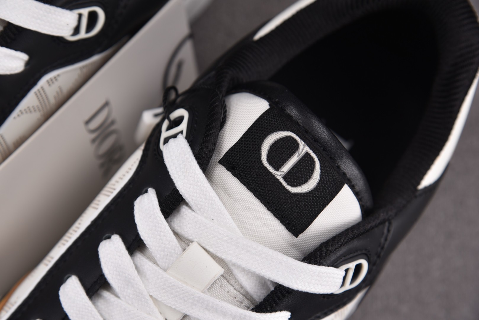Dior 尺码38-46

纯原版出品-Dior B27 Low BlackWhit 黑白 YZ022
