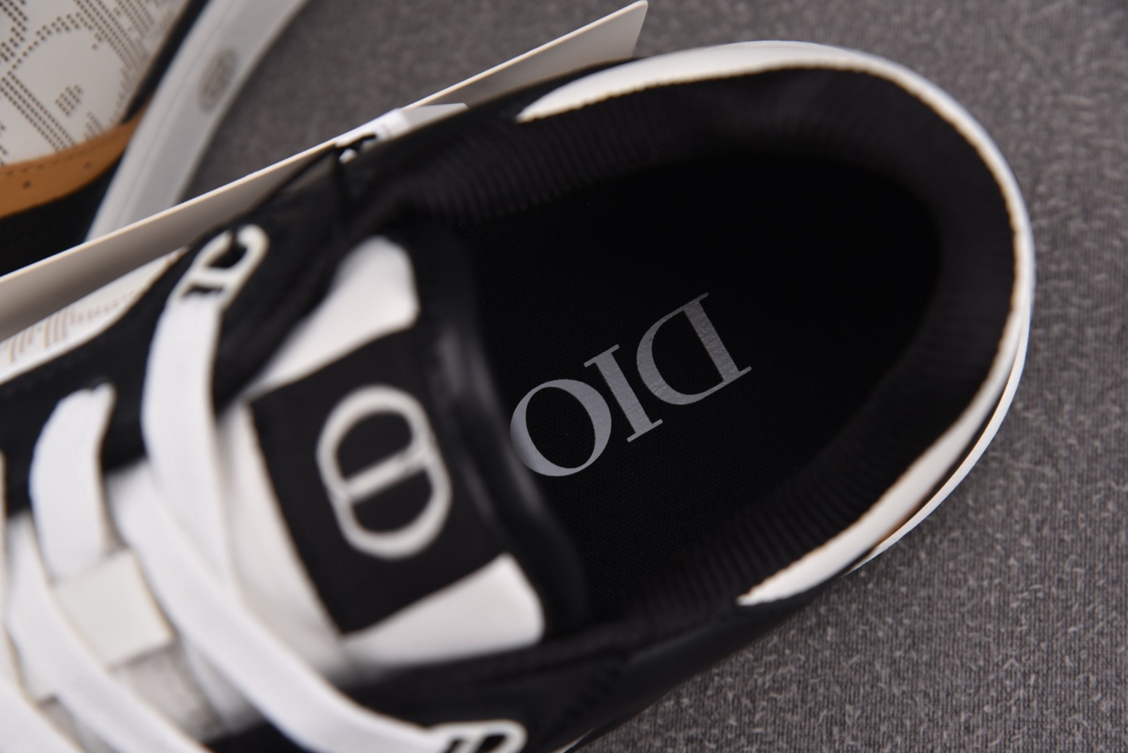 Dior 尺码38-46

纯原版出品-Dior B27 Low BlackWhit 黑白 YZ022
