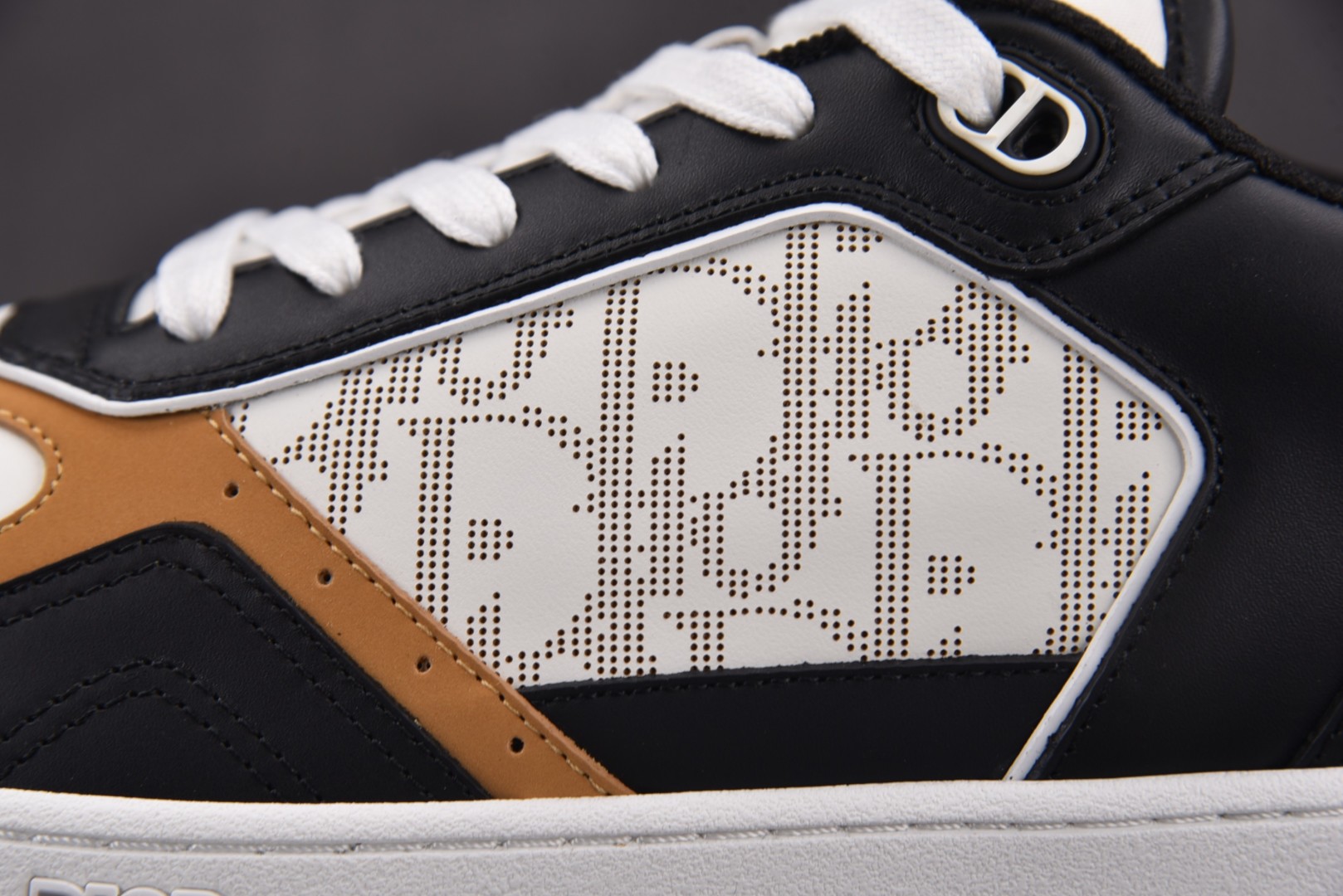 Dior 尺码38-46

纯原版出品-Dior B27 Low BlackWhit 黑白 YZ022

