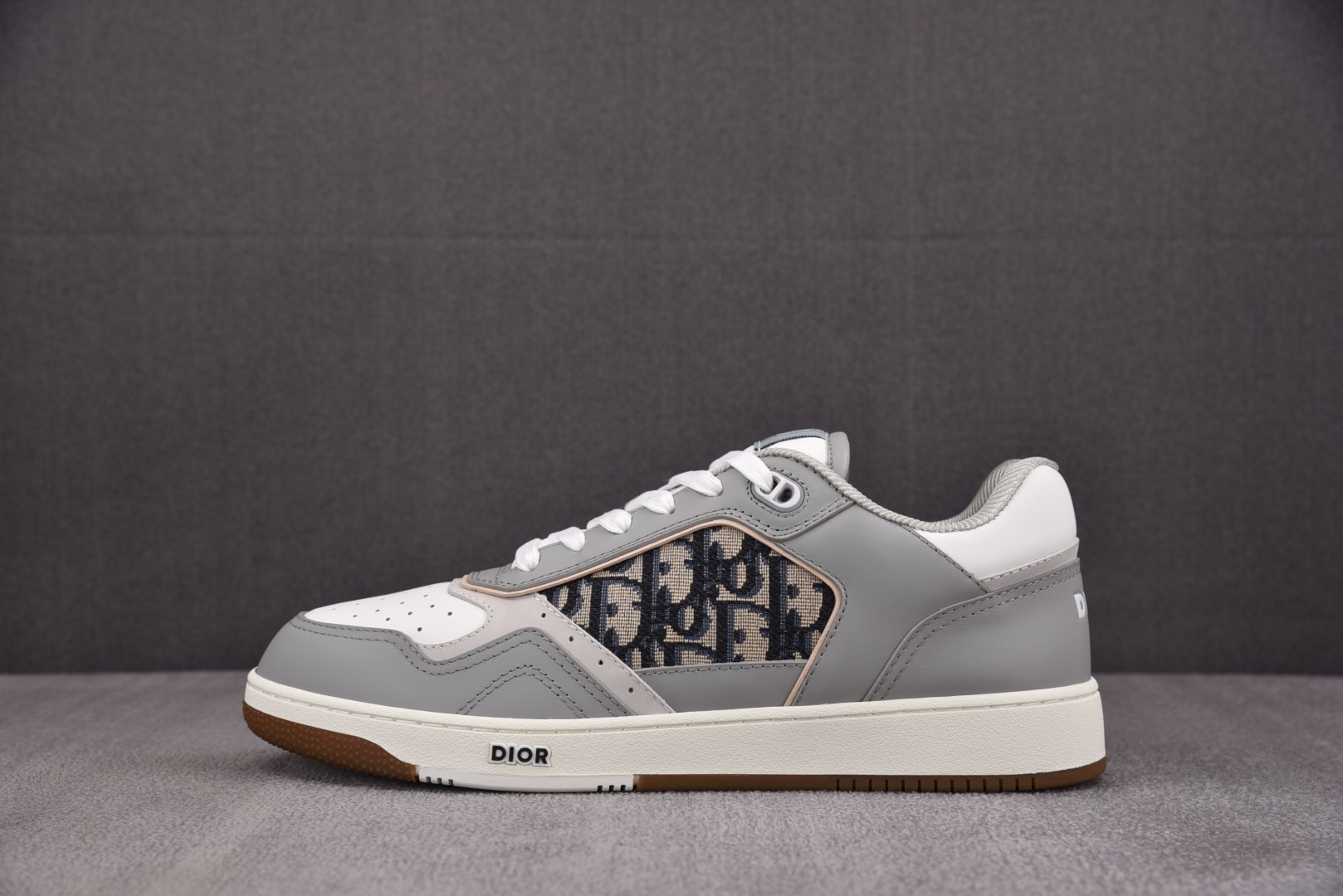 Dior 尺码38-46

纯原版出品-Dior B27 Low GrayWhit 灰白 YZ022
尺