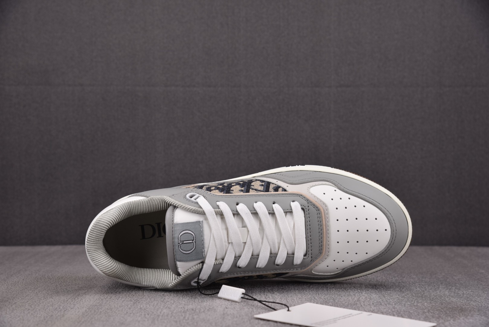Dior 尺码38-46

纯原版出品-Dior B27 Low GrayWhit 灰白 YZ022
尺