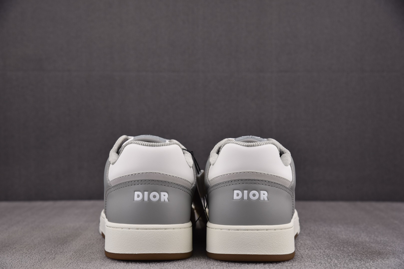 Dior 尺码38-46

纯原版出品-Dior B27 Low GrayWhit 灰白 YZ022
尺