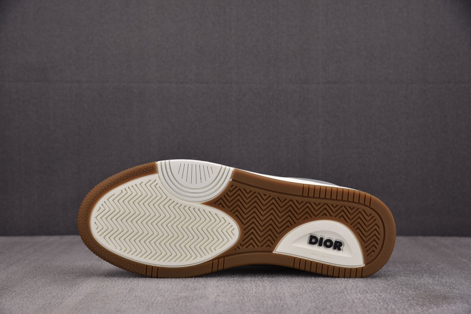 Dior 尺码38-46

纯原版出品-Dior B27 Low GrayWhit 灰白 YZ022
尺