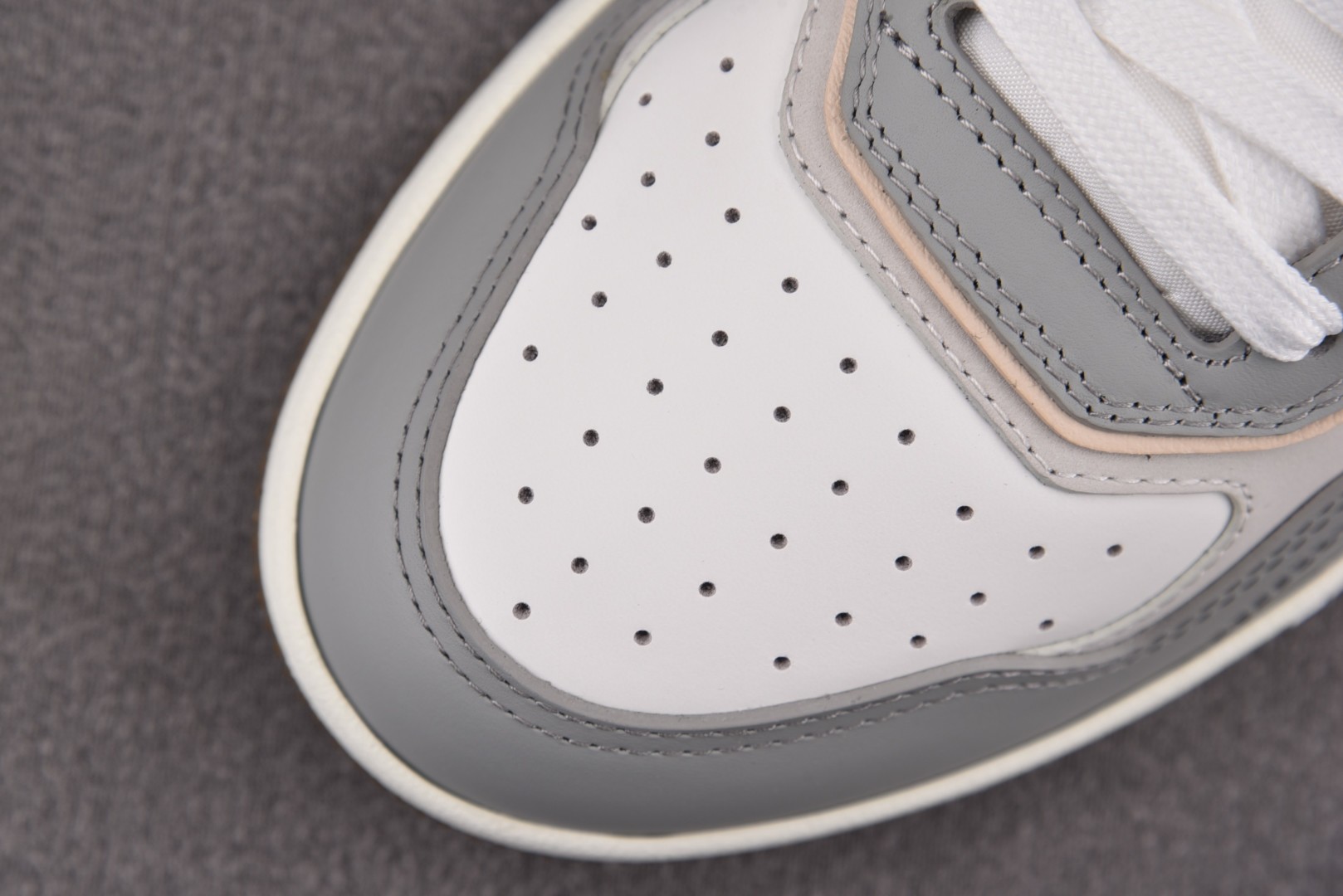 Dior 尺码38-46

纯原版出品-Dior B27 Low GrayWhit 灰白 YZ022
尺