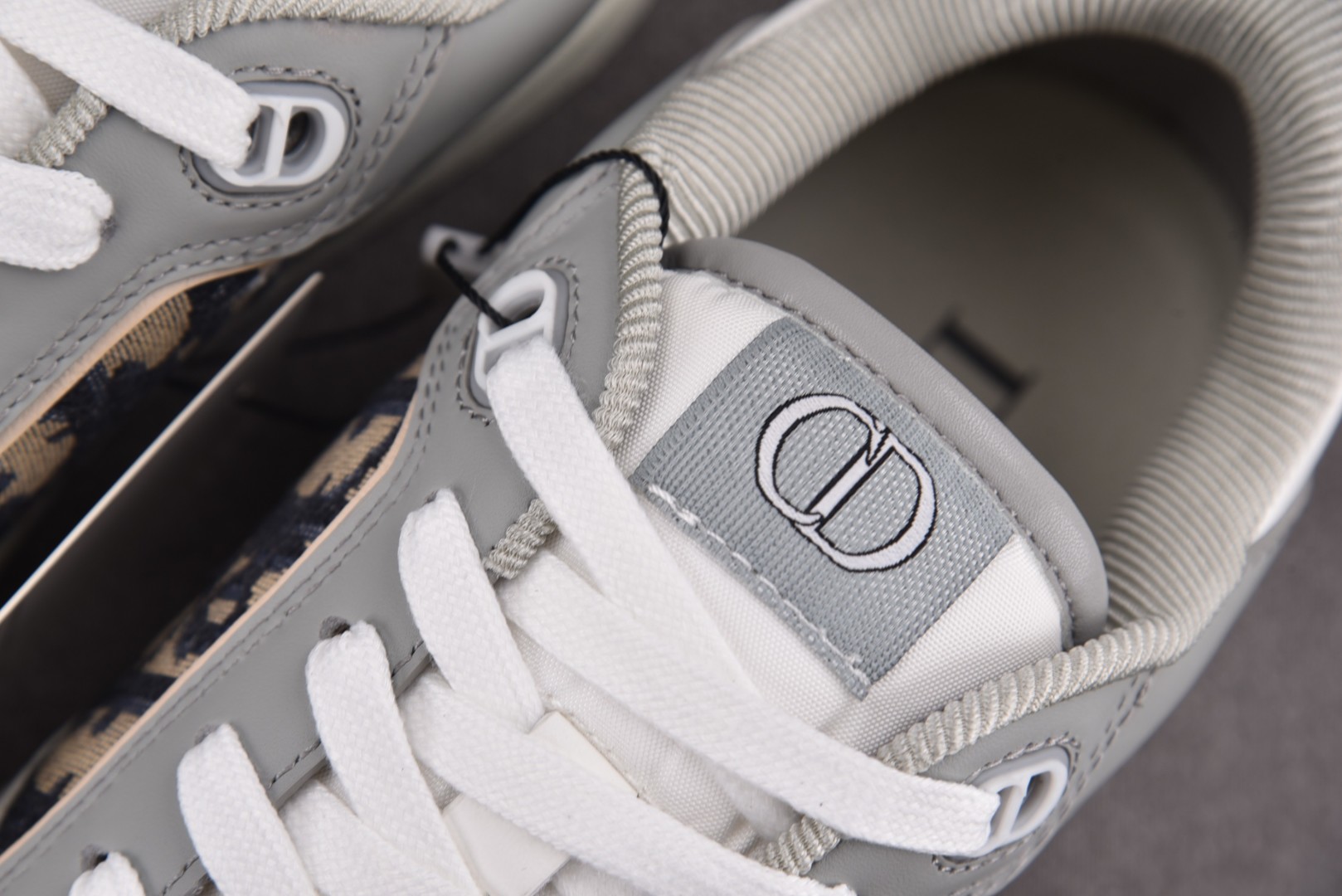 Dior 尺码38-46

纯原版出品-Dior B27 Low GrayWhit 灰白 YZ022
尺