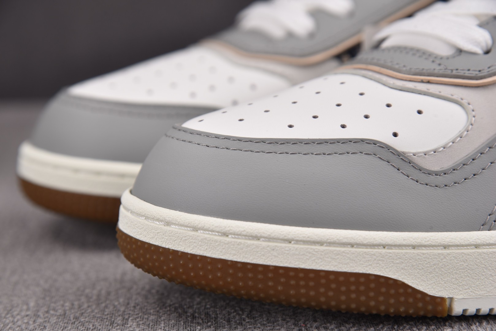 Dior 尺码38-46

纯原版出品-Dior B27 Low GrayWhit 灰白 YZ022
尺