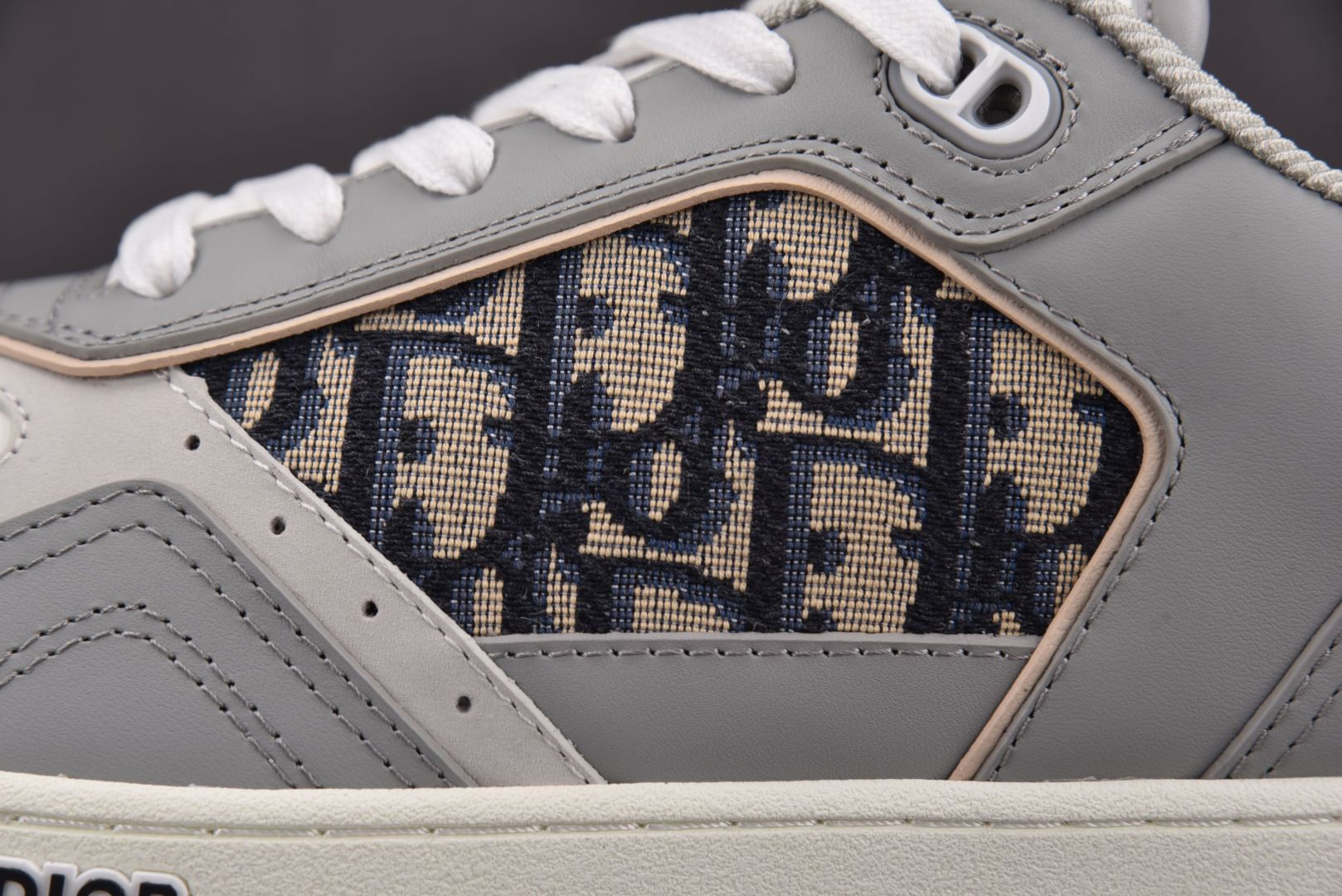 Dior 尺码38-46

纯原版出品-Dior B27 Low GrayWhit 灰白 YZ022
尺