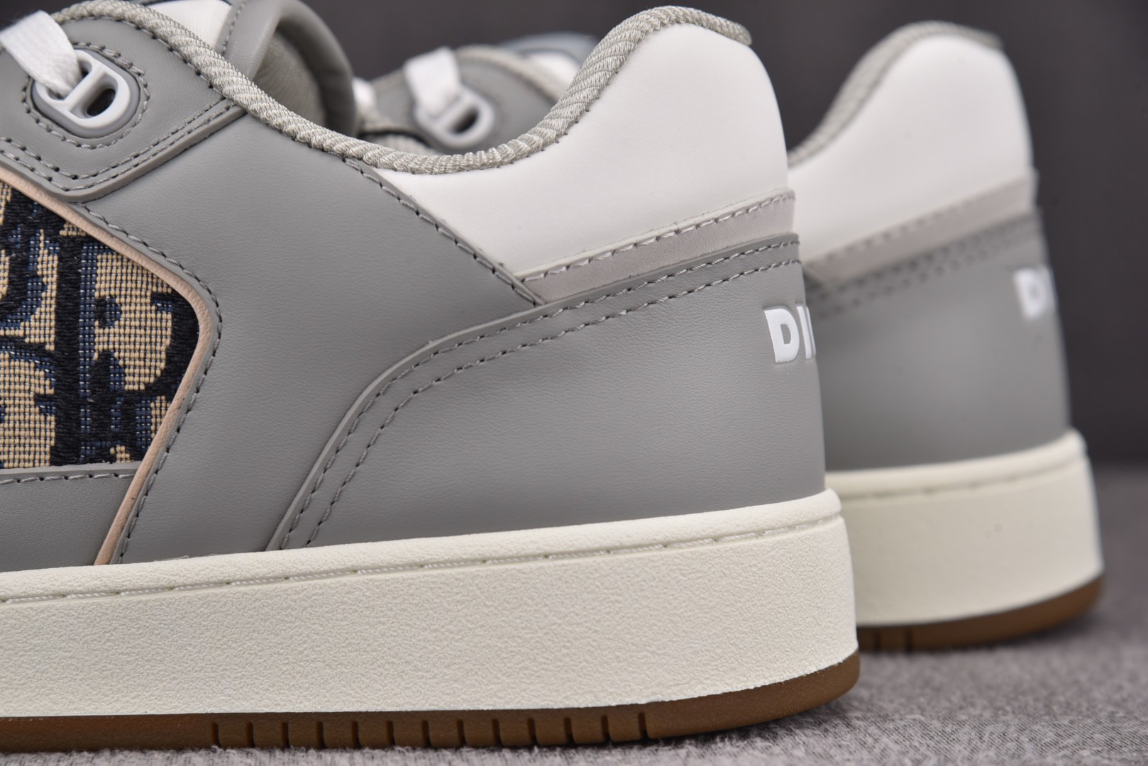 Dior 尺码38-46

纯原版出品-Dior B27 Low GrayWhit 灰白 YZ022
尺