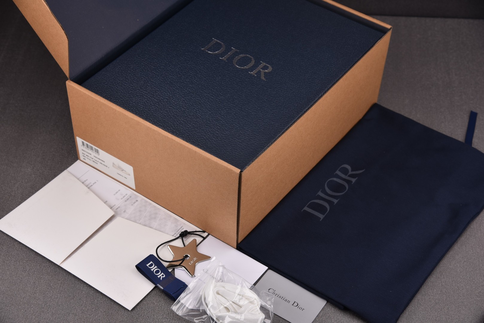 Dior 尺码38-46

纯原版出品-Dior B27 Low GrayWhit 灰白 YZ022
尺