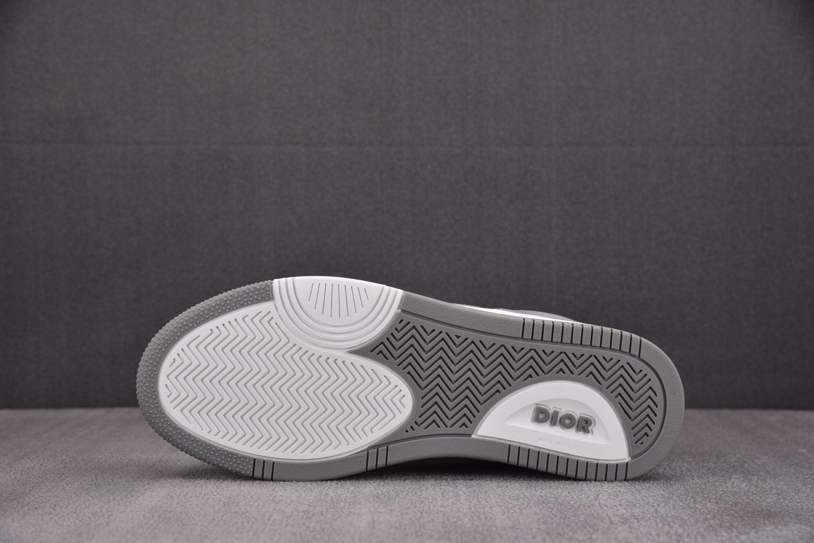 Dior 尺码38-46

纯原版出品-Dior B27 Low GreyWhite 灰白 YZ022
