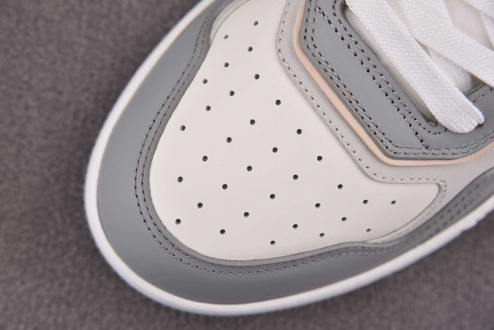 Dior 尺码38-46

纯原版出品-Dior B27 Low GreyWhite 灰白 YZ022
