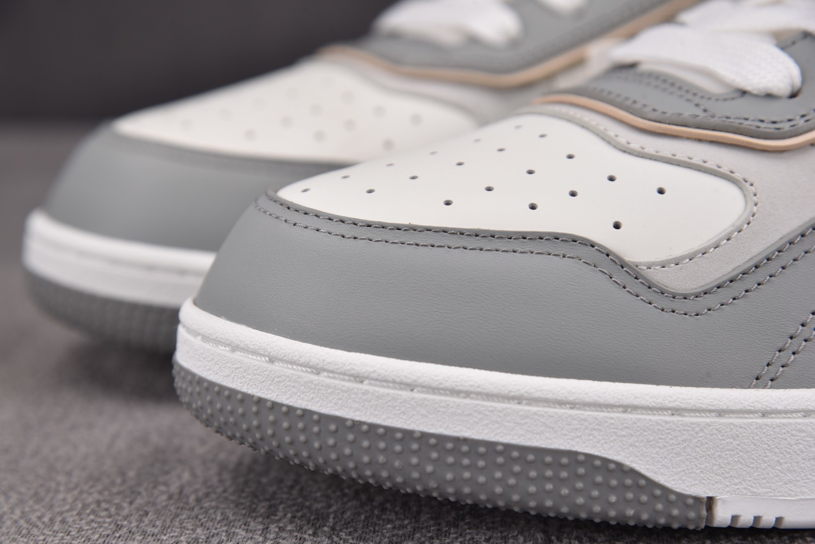 Dior 尺码38-46

纯原版出品-Dior B27 Low GreyWhite 灰白 YZ022
