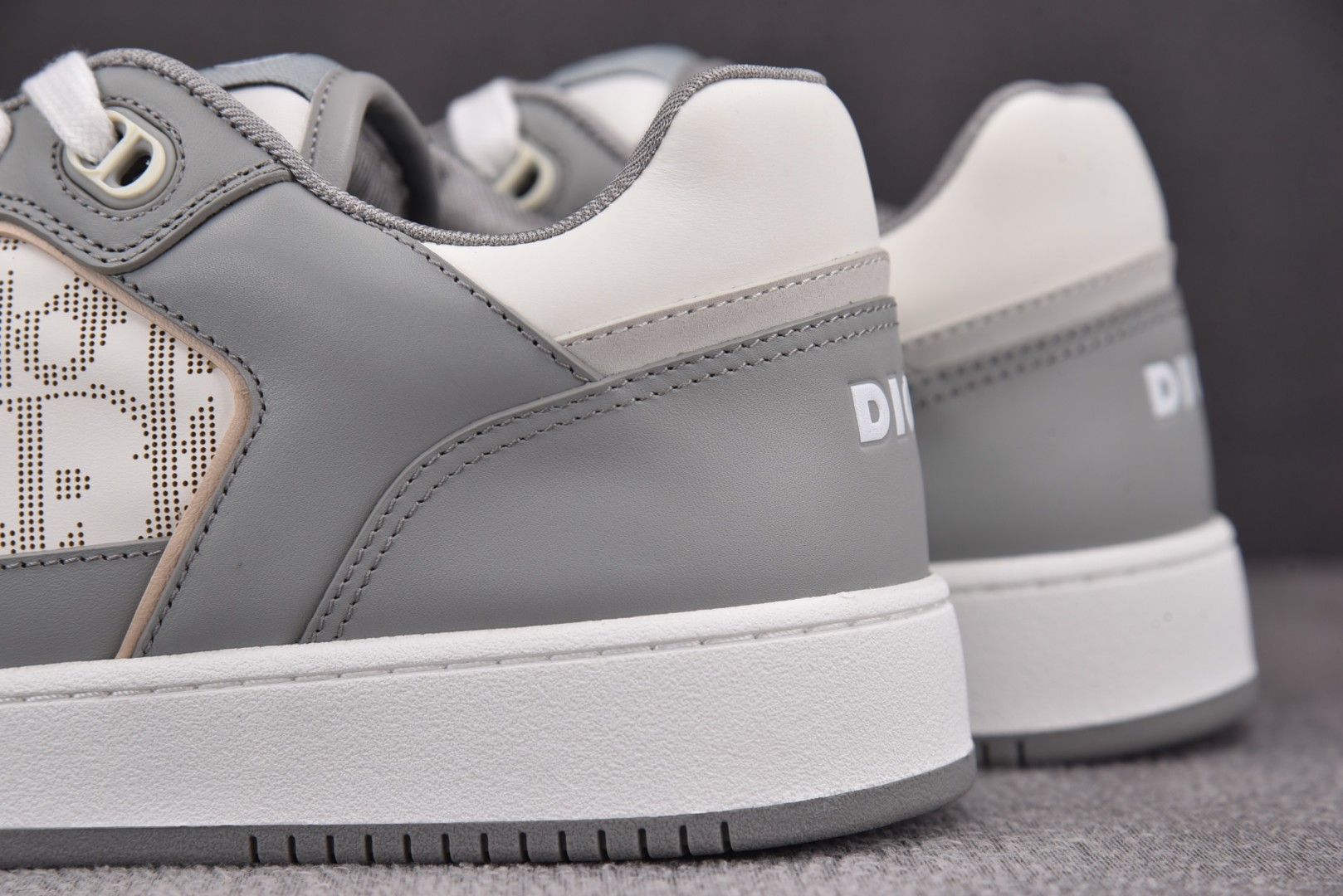 Dior 尺码38-46

纯原版出品-Dior B27 Low GreyWhite 灰白 YZ022
