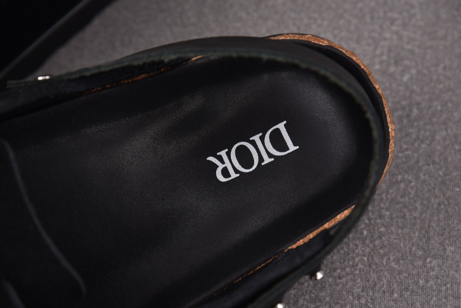 Dior 尺码34-46

纯原版出品-DIOR x Birkenstock Tokio Black 黑