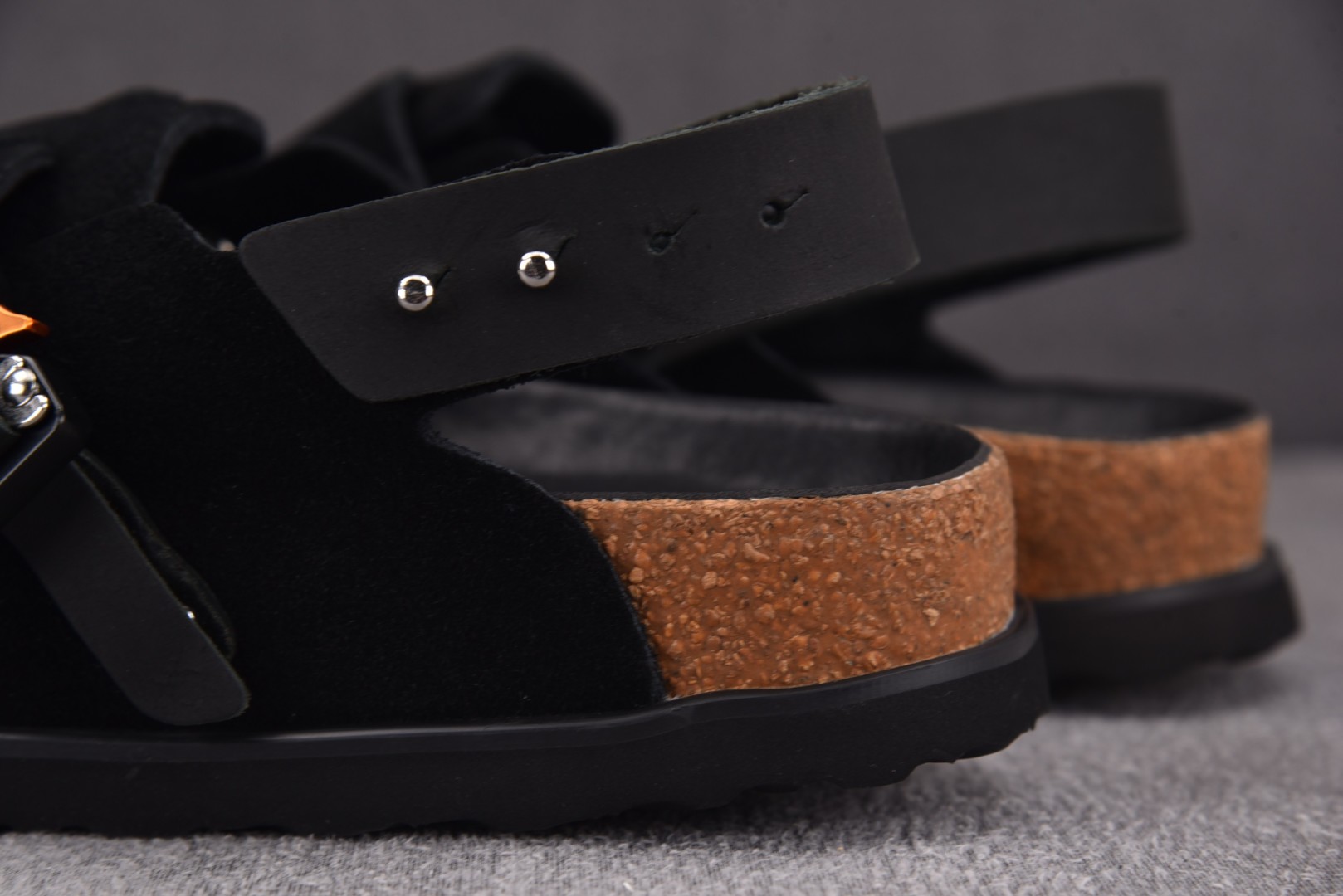 Dior 尺码34-46

纯原版出品-DIOR x Birkenstock Tokio Black 黑
