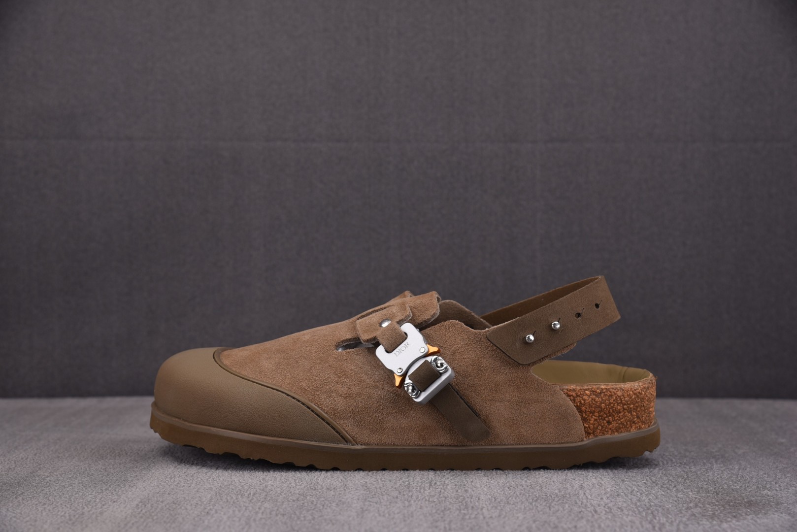 Dior 尺码34-46

纯原版出品-DIOR x Birkenstock Tokio Coffee 