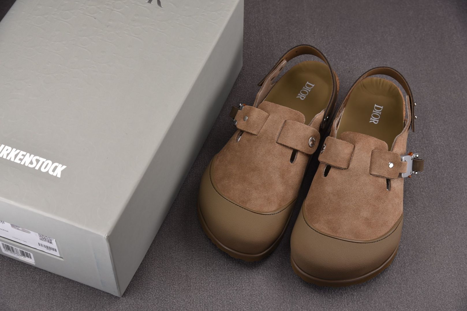 Dior 尺码34-46

纯原版出品-DIOR x Birkenstock Tokio Coffee 
