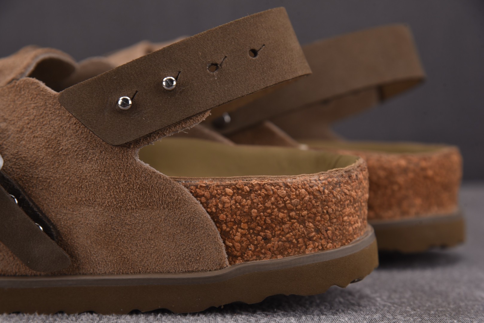 Dior 尺码34-46

纯原版出品-DIOR x Birkenstock Tokio Coffee 
