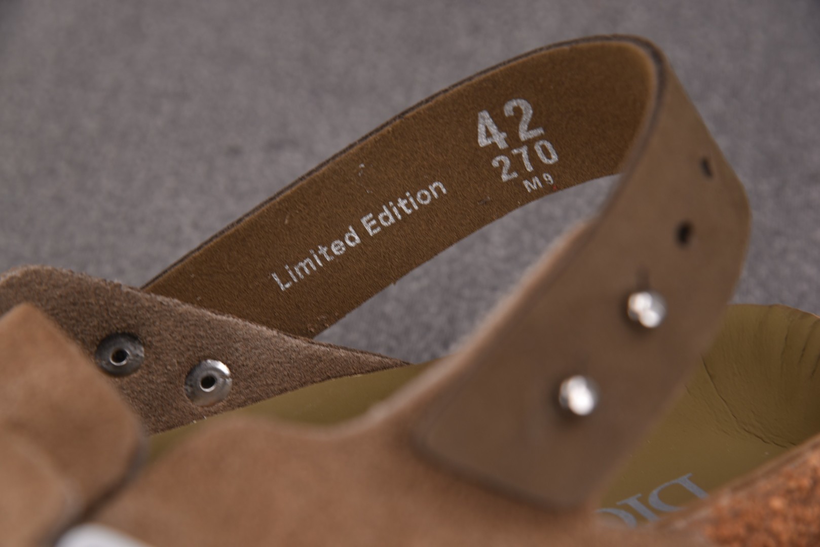 Dior 尺码34-46

纯原版出品-DIOR x Birkenstock Tokio Coffee 
