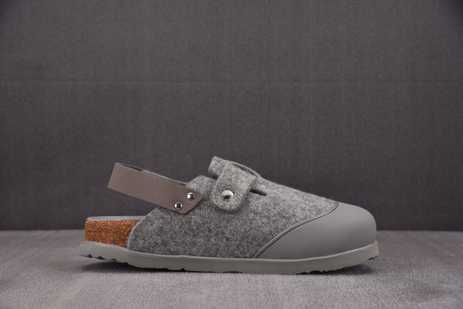 Dior 尺码34-46

纯原版出品-DIOR x Birkenstock Tokio Grey 烟灰