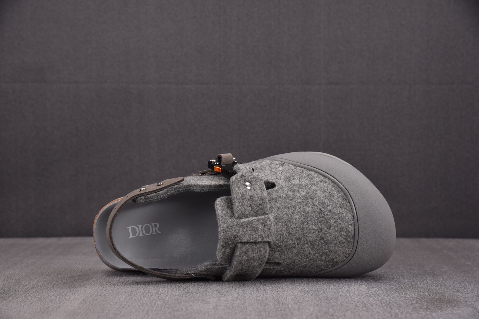Dior 尺码34-46

纯原版出品-DIOR x Birkenstock Tokio Grey 烟灰