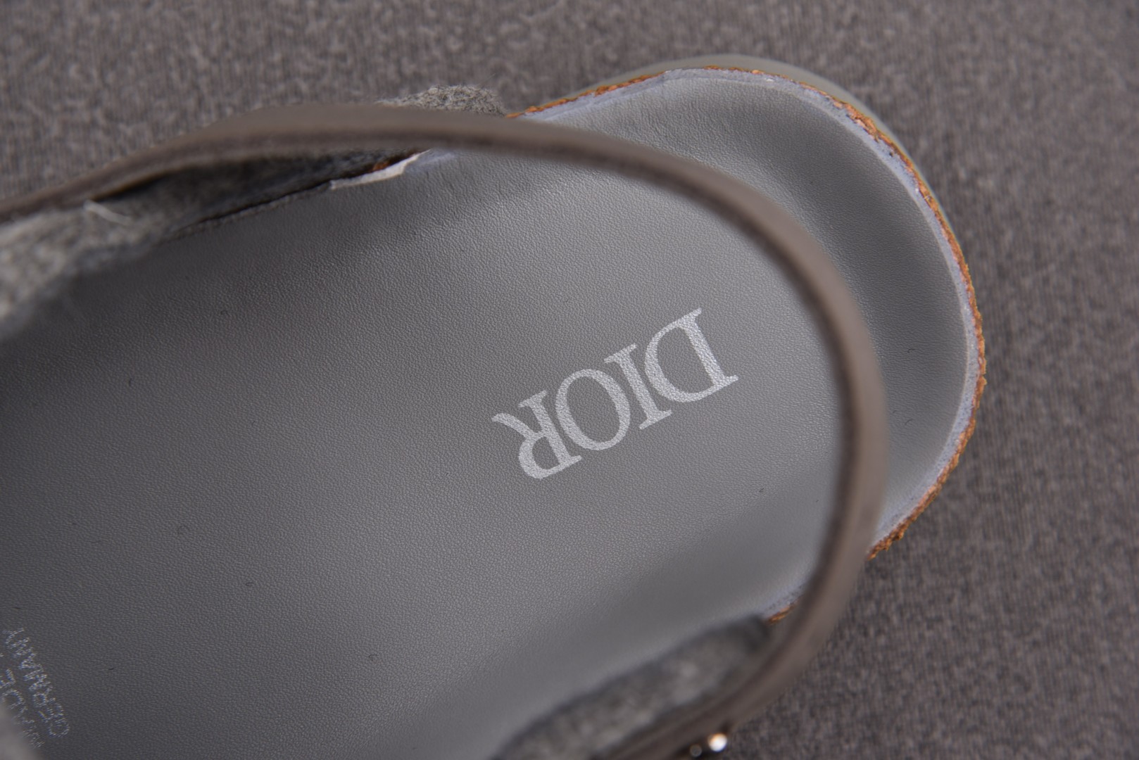 Dior 尺码34-46

纯原版出品-DIOR x Birkenstock Tokio Grey 烟灰