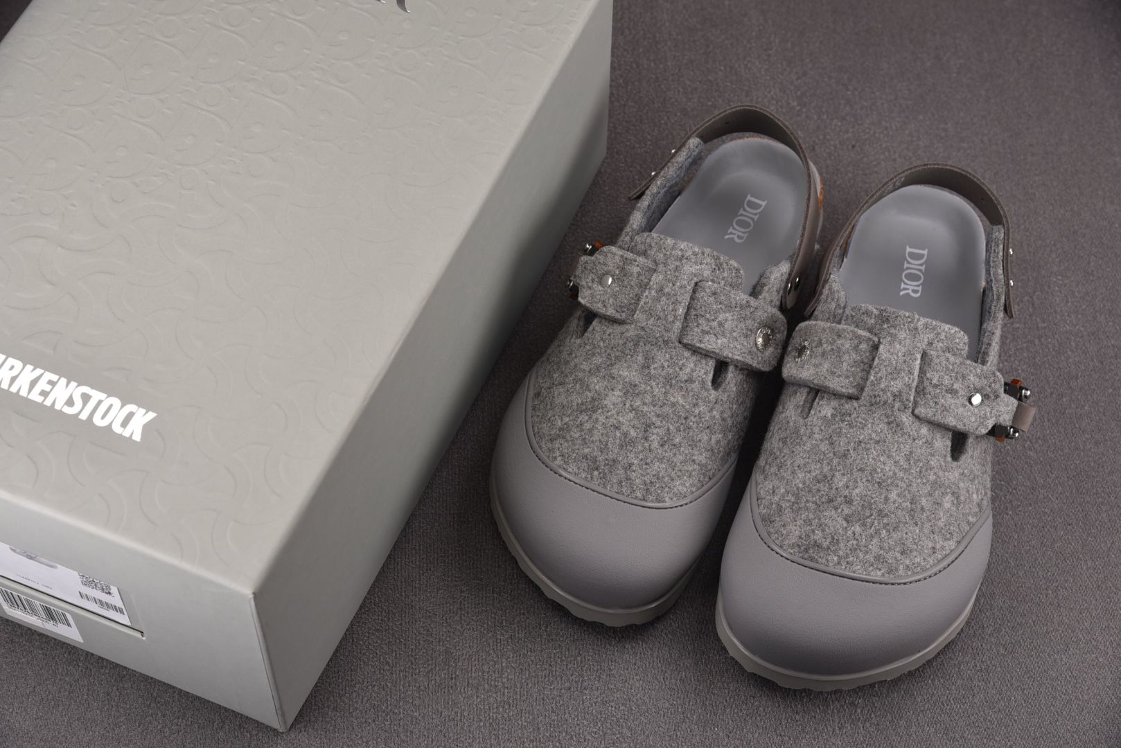 Dior 尺码34-46

纯原版出品-DIOR x Birkenstock Tokio Grey 烟灰