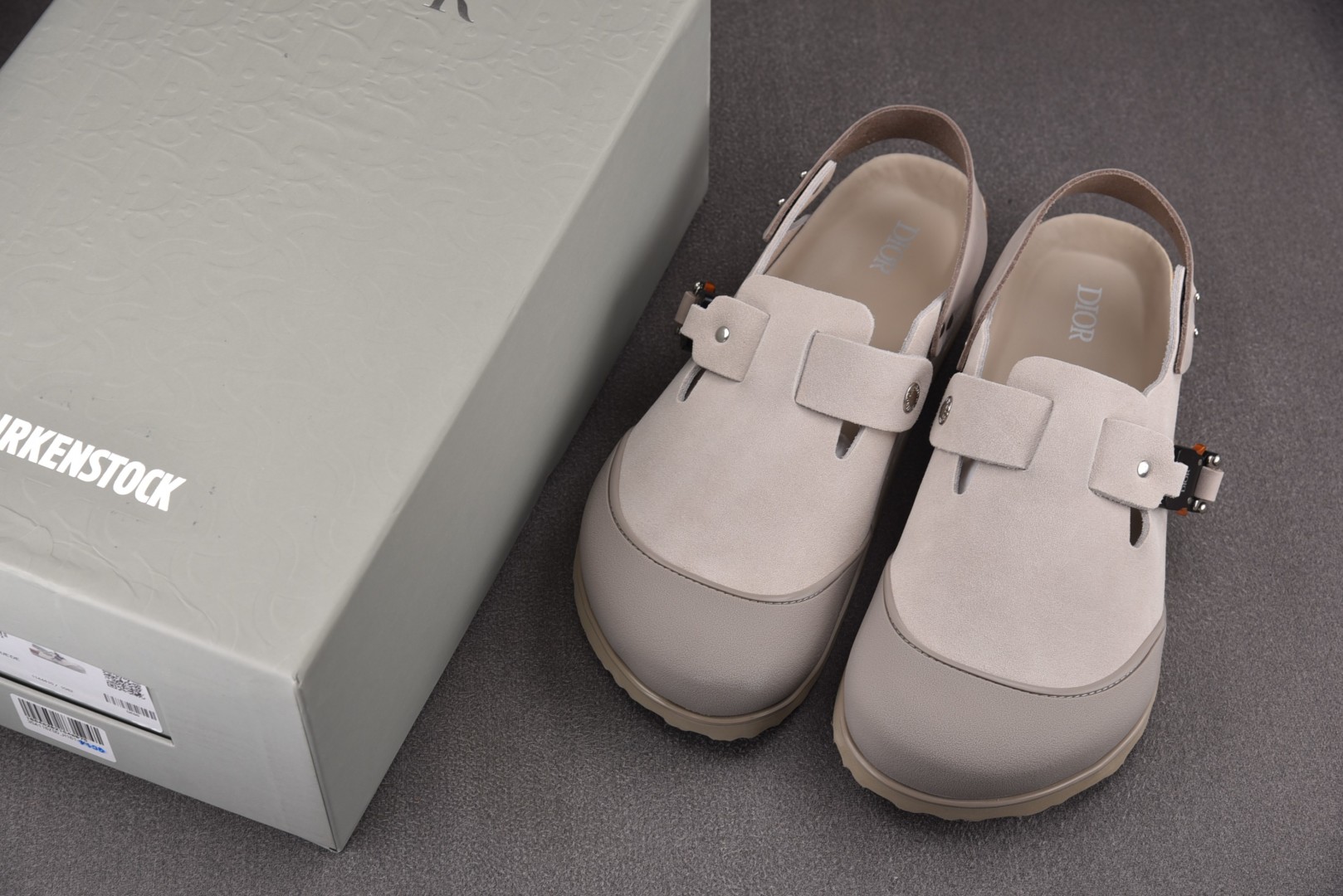 Dior 尺码34-46

纯原版出品-DIOR x Birkenstock Tokio Sand 沙色
