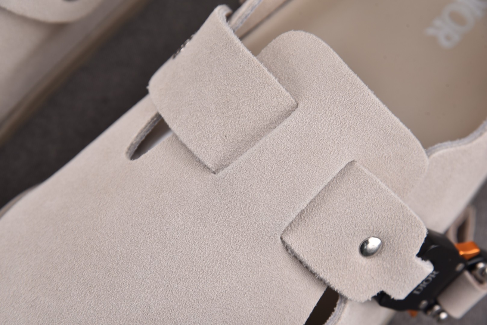 Dior 尺码34-46

纯原版出品-DIOR x Birkenstock Tokio Sand 沙色
