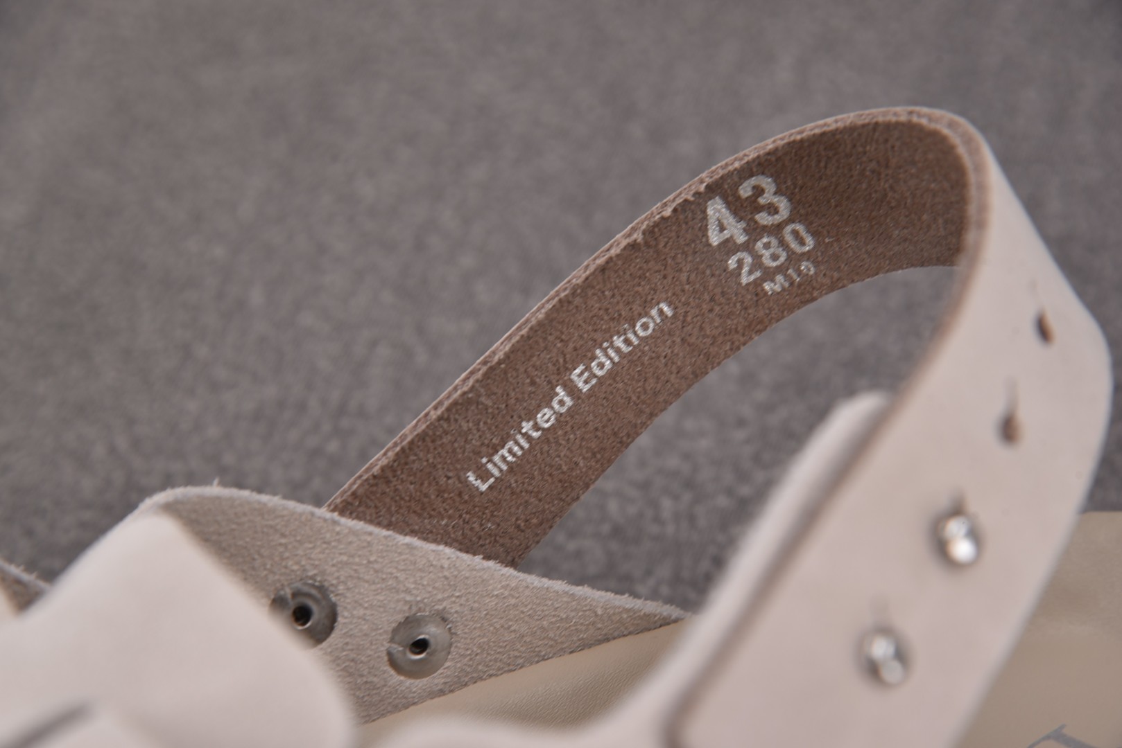 Dior 尺码34-46

纯原版出品-DIOR x Birkenstock Tokio Sand 沙色