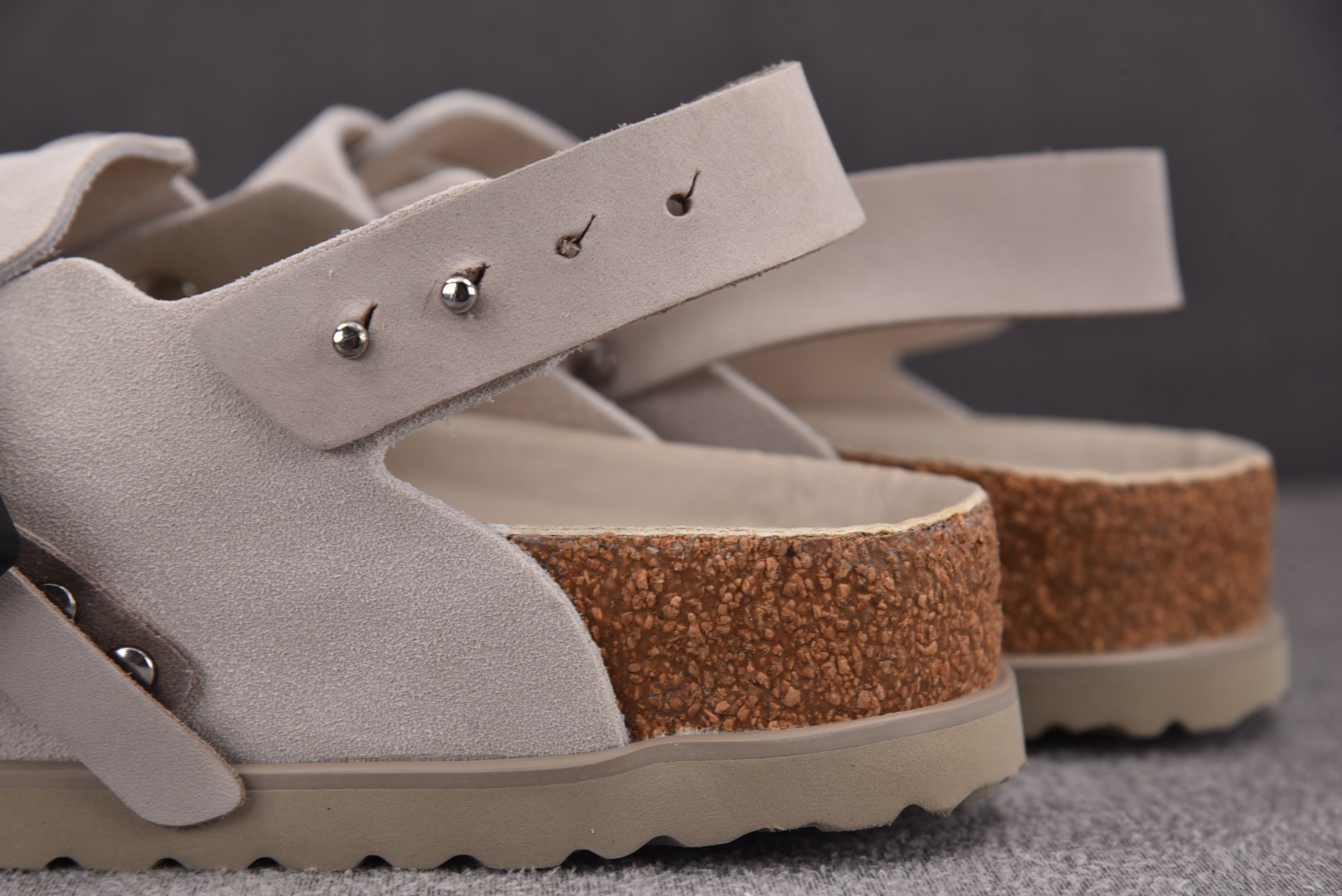 Dior 尺码34-46

纯原版出品-DIOR x Birkenstock Tokio Sand 沙色