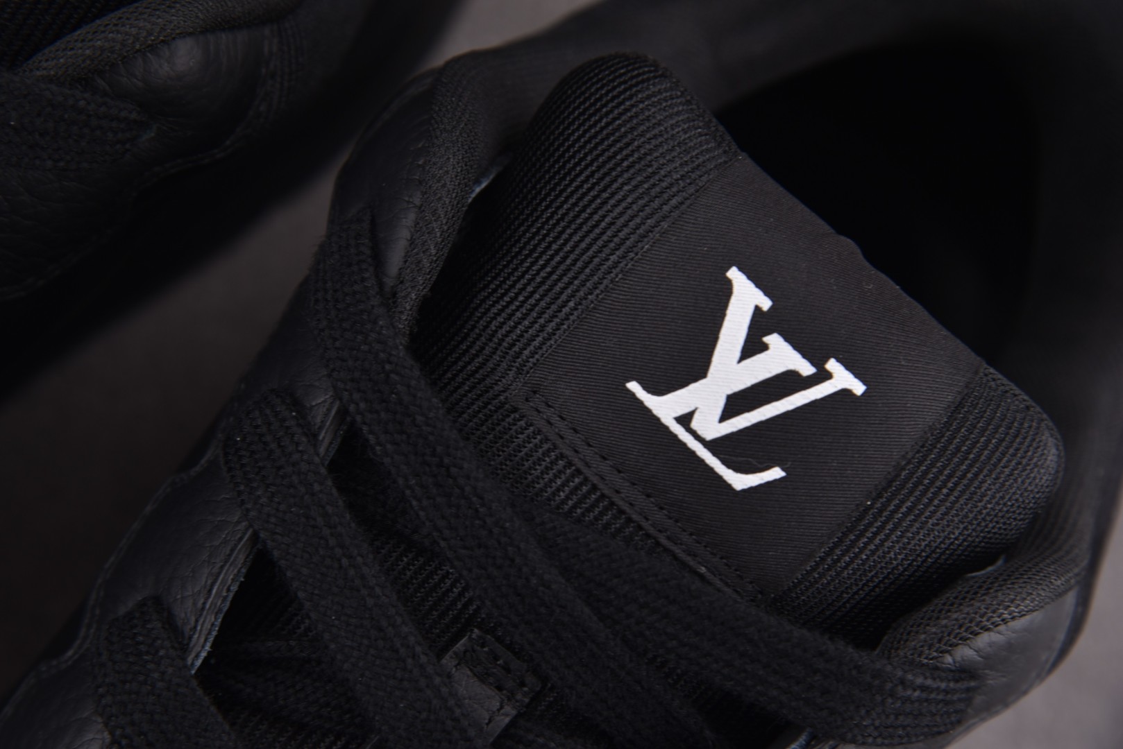 LV 尺码39-46

纯原版出品-LOUIS VUITTON 2025 Classic Black 黑