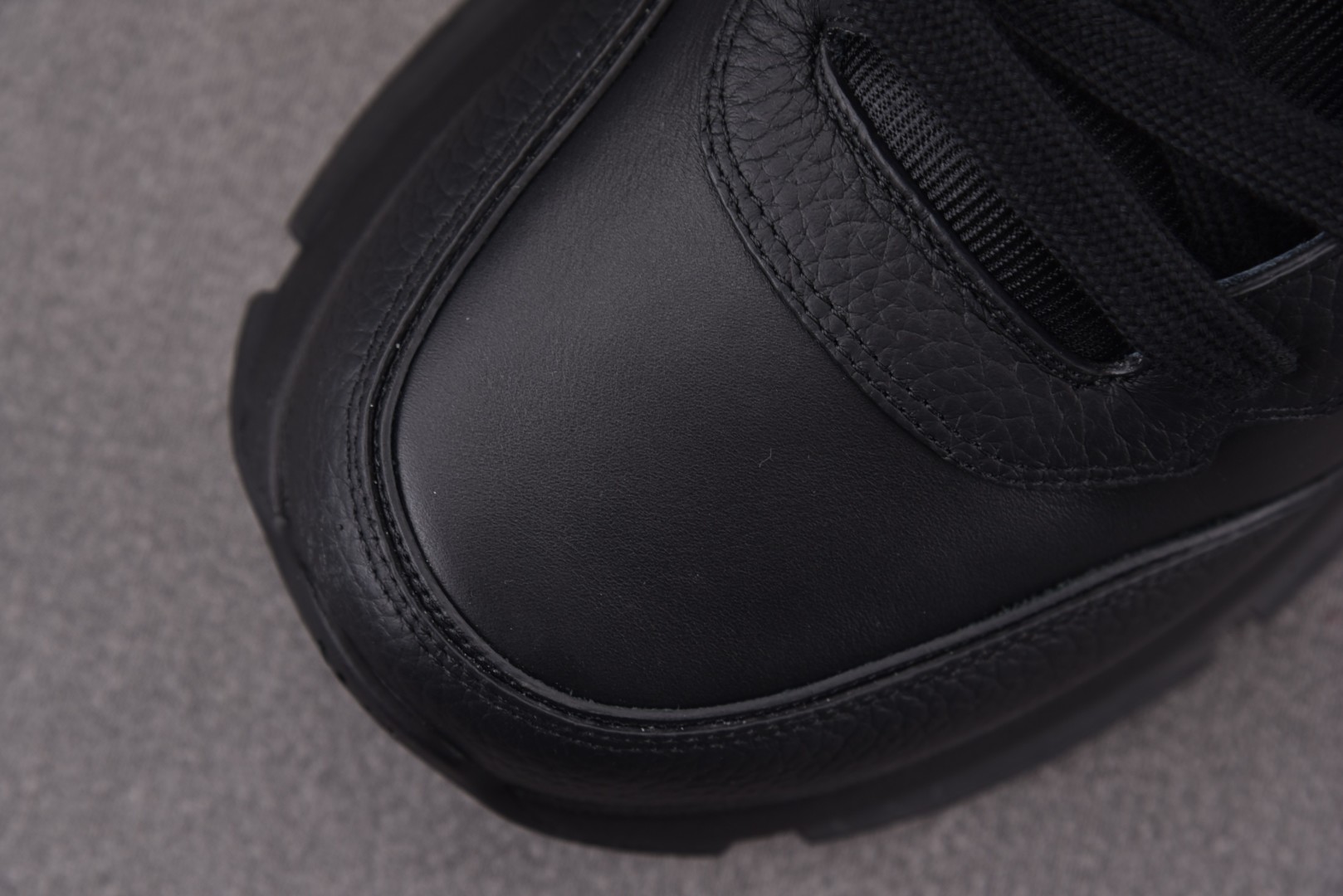 LV 尺码39-46

纯原版出品-LOUIS VUITTON 2025 Classic Black 黑