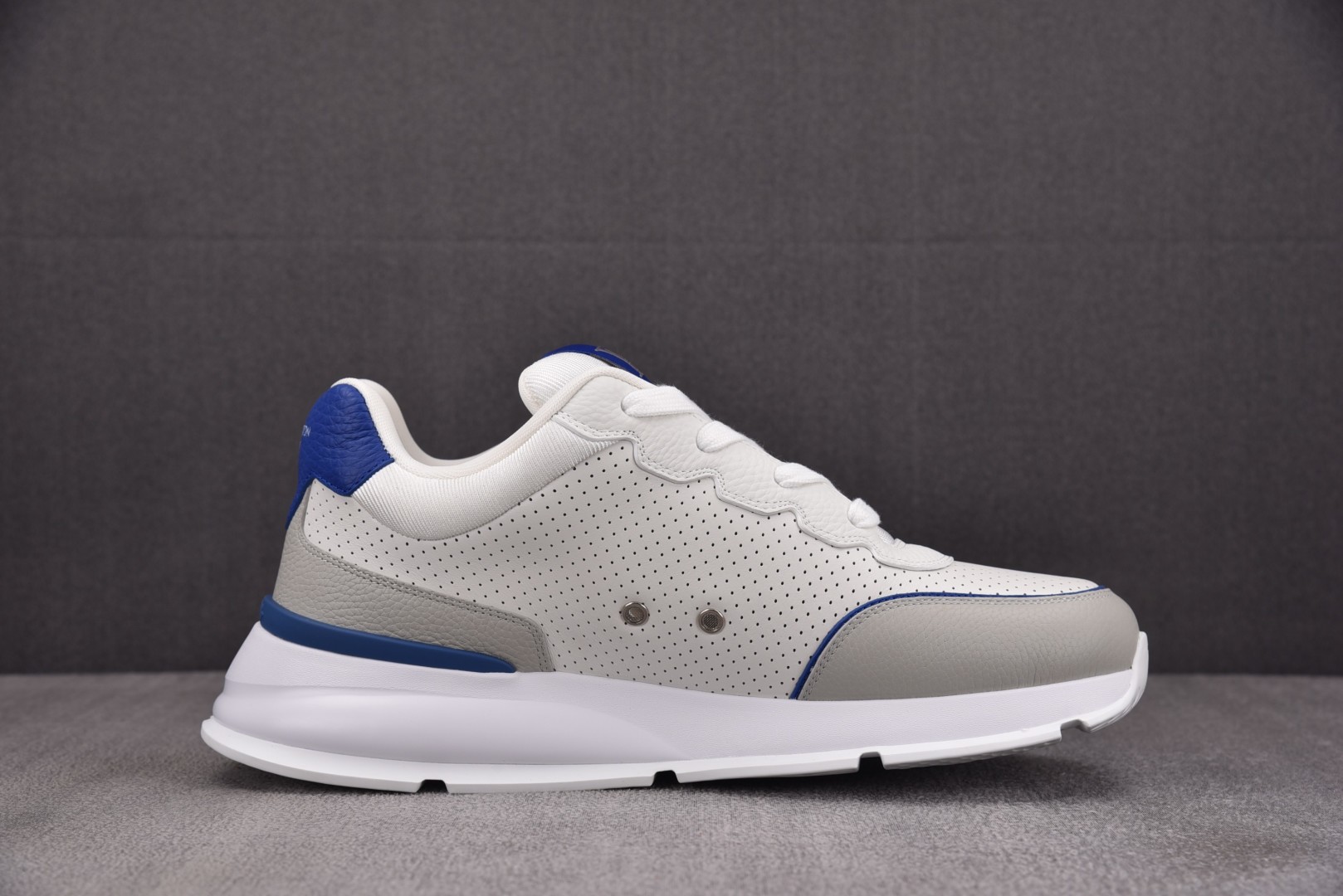 LV 尺码39-46

纯原版出品-LOUIS VUITTON 2025 Classic White B