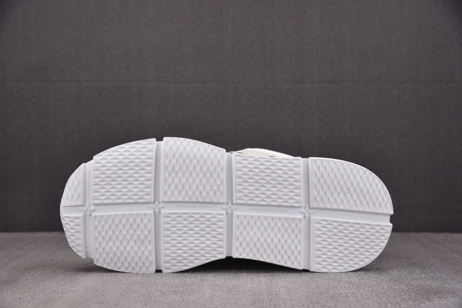 LV 尺码39-46

纯原版出品-LOUIS VUITTON 2025 Classic White G