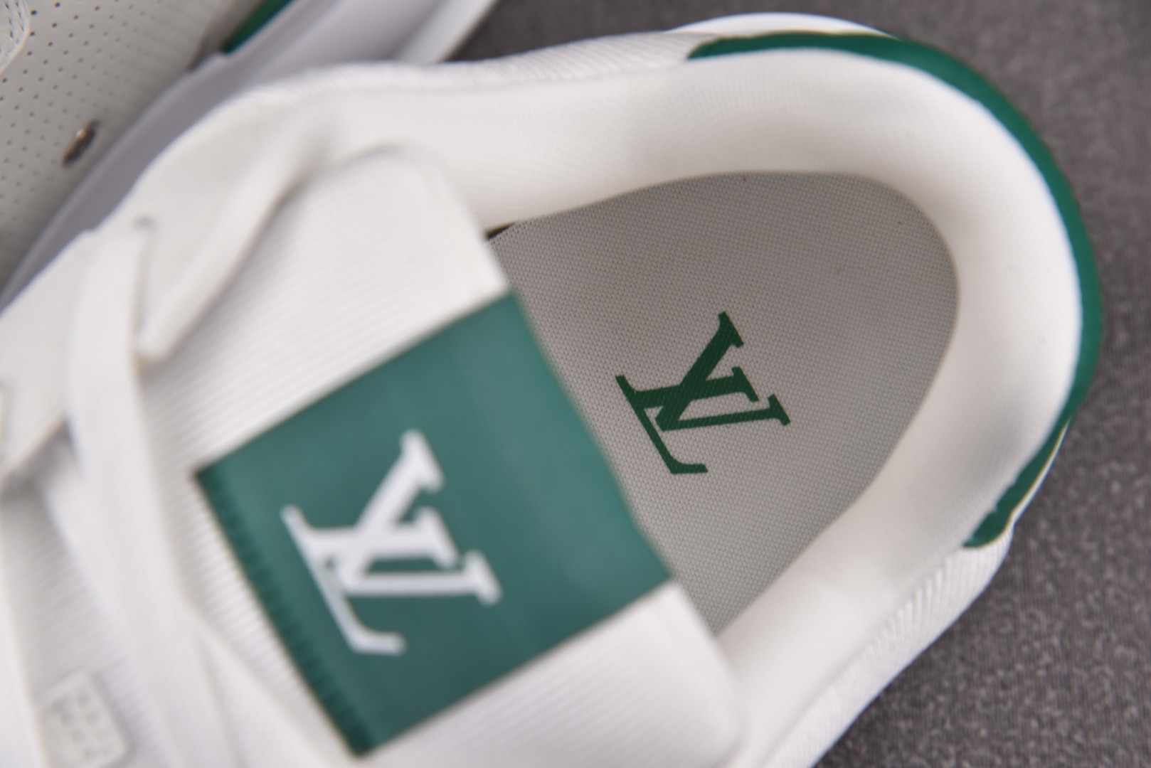LV 尺码39-46

纯原版出品-LOUIS VUITTON 2025 Classic White G