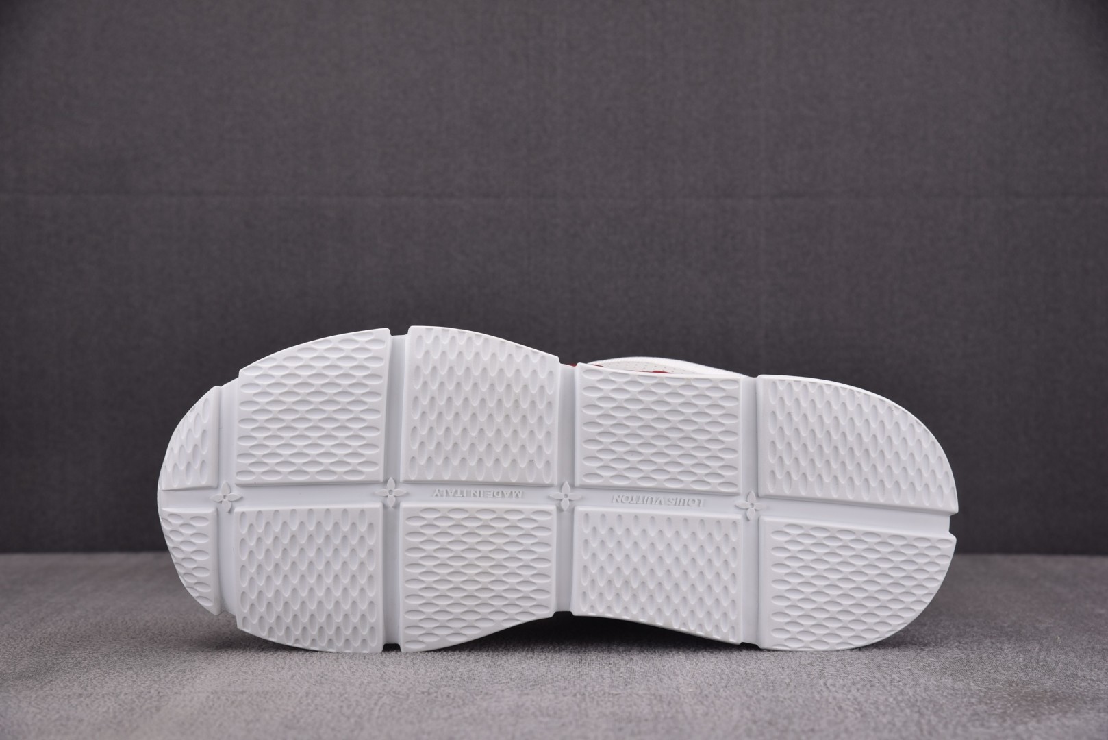 LV 尺码39-46

纯原版出品-LOUIS VUITTON 2025 Classic White R