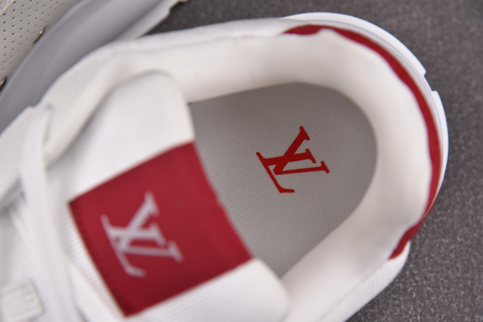 LV 尺码39-46

纯原版出品-LOUIS VUITTON 2025 Classic White R
