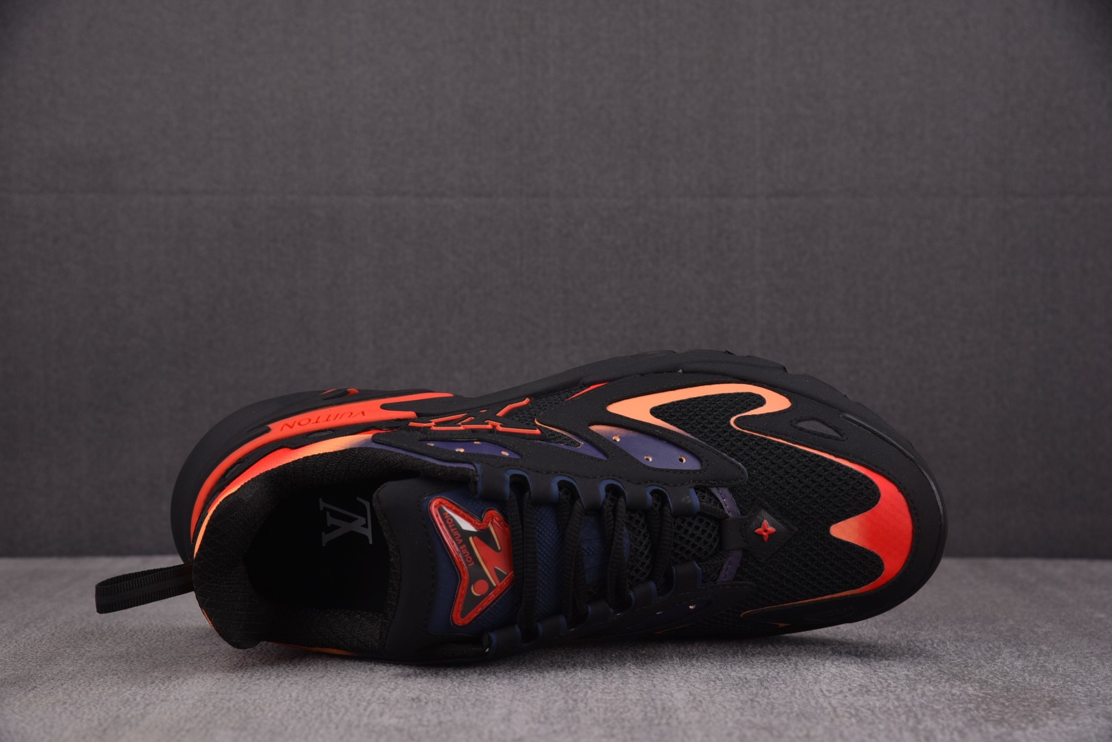 LV 尺码40-46

纯原版出品-LOUIS VUITTON Runner Tatic Black O