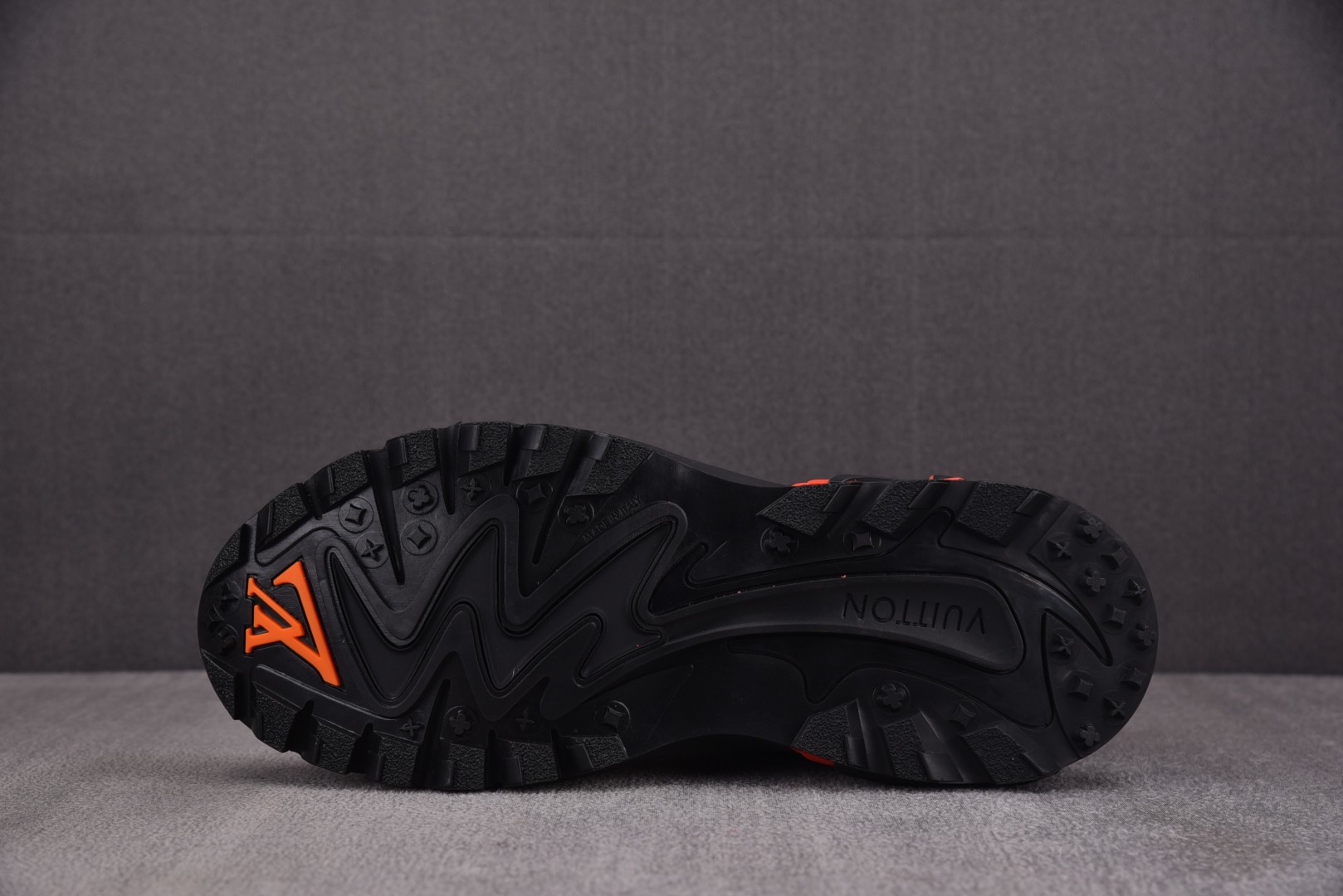 LV 尺码40-46

纯原版出品-LOUIS VUITTON Runner Tatic Black O