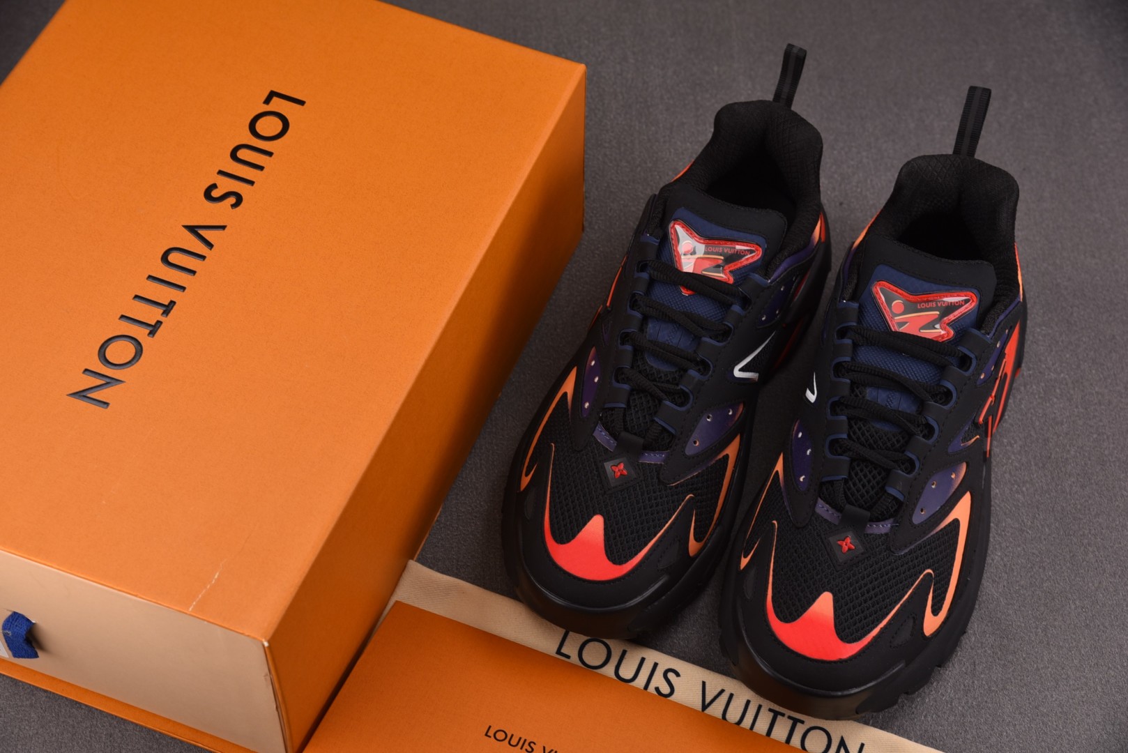 LV 尺码40-46

纯原版出品-LOUIS VUITTON Runner Tatic Black O
