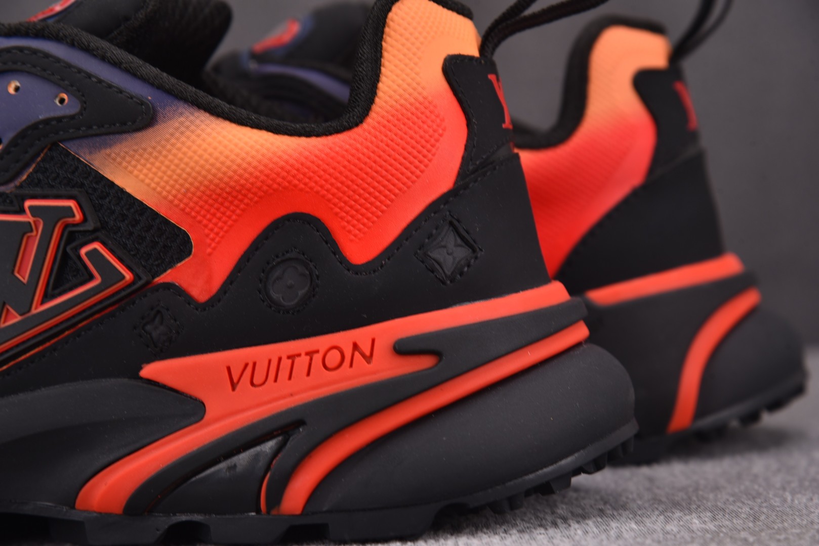 LV 尺码40-46

纯原版出品-LOUIS VUITTON Runner Tatic Black O