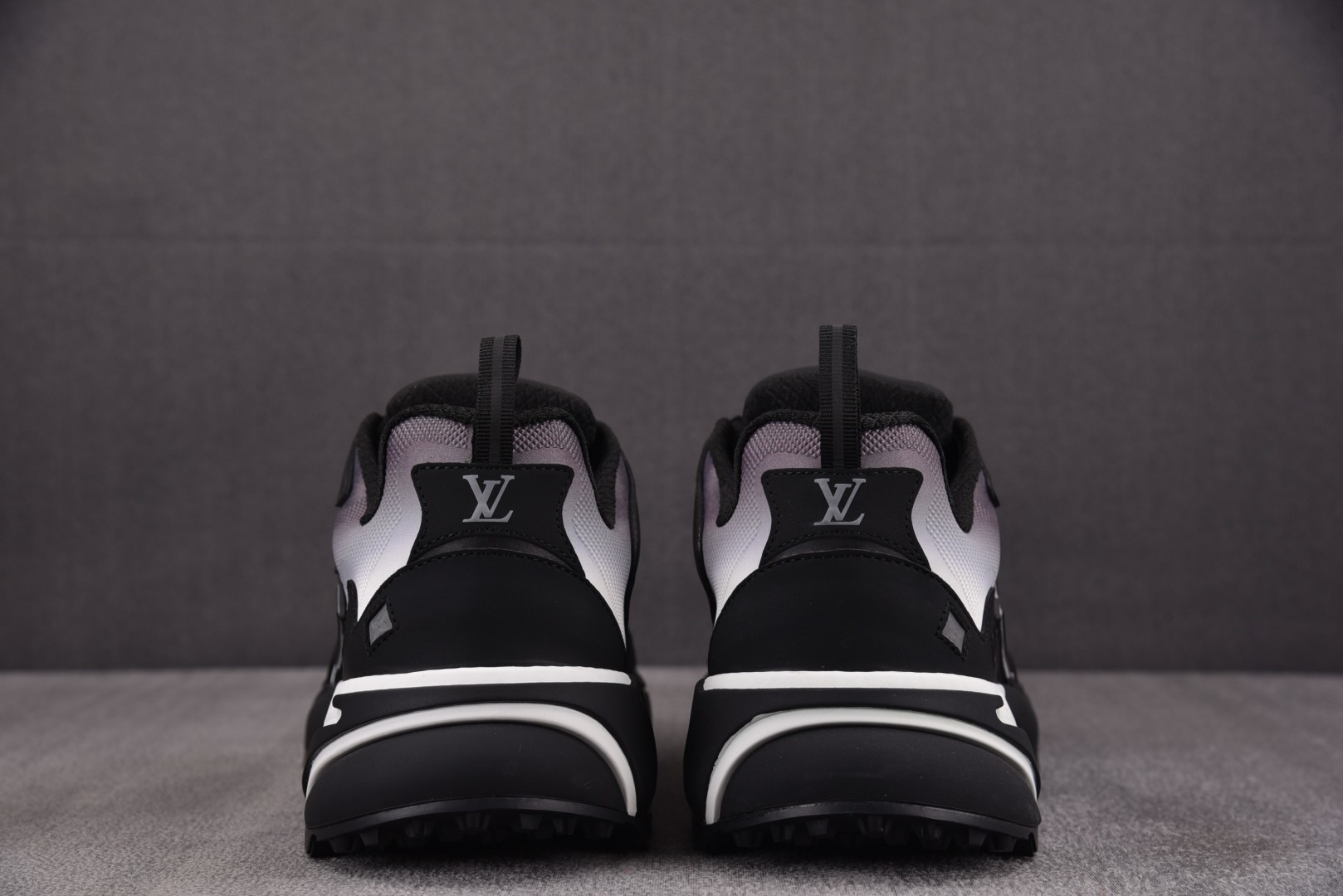 LV 尺码40-46

纯原版出品-LOUIS VUITTON Runner Tatic Black W