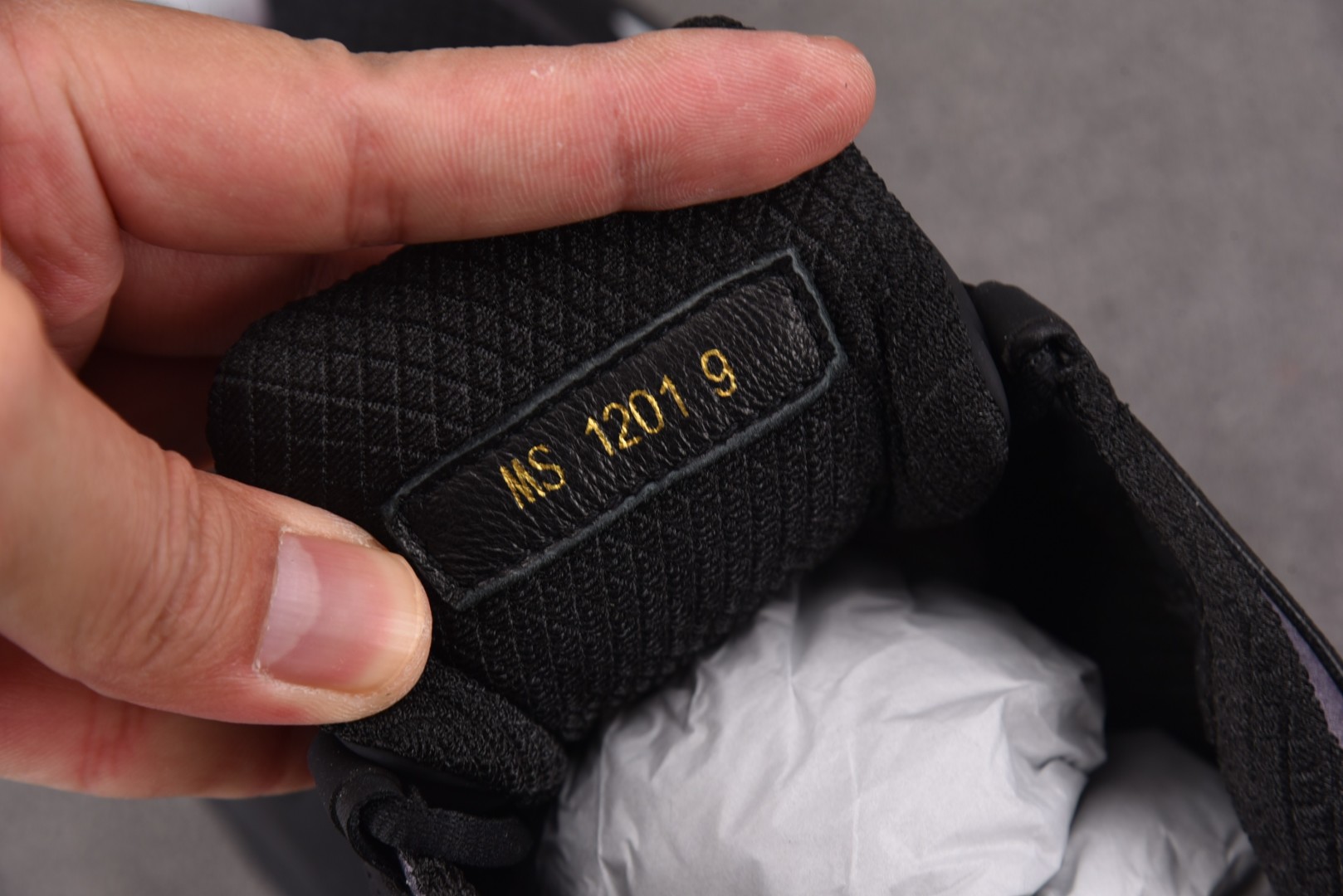 LV 尺码40-46

纯原版出品-LOUIS VUITTON Runner Tatic Black W