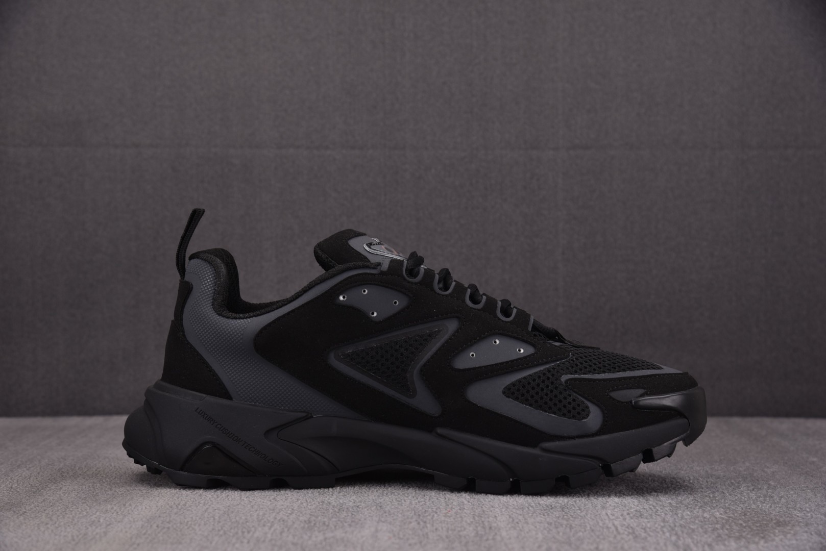 LV 尺码40-46

纯原版出品-LOUIS VUITTON Runner Tatic Black 黑
