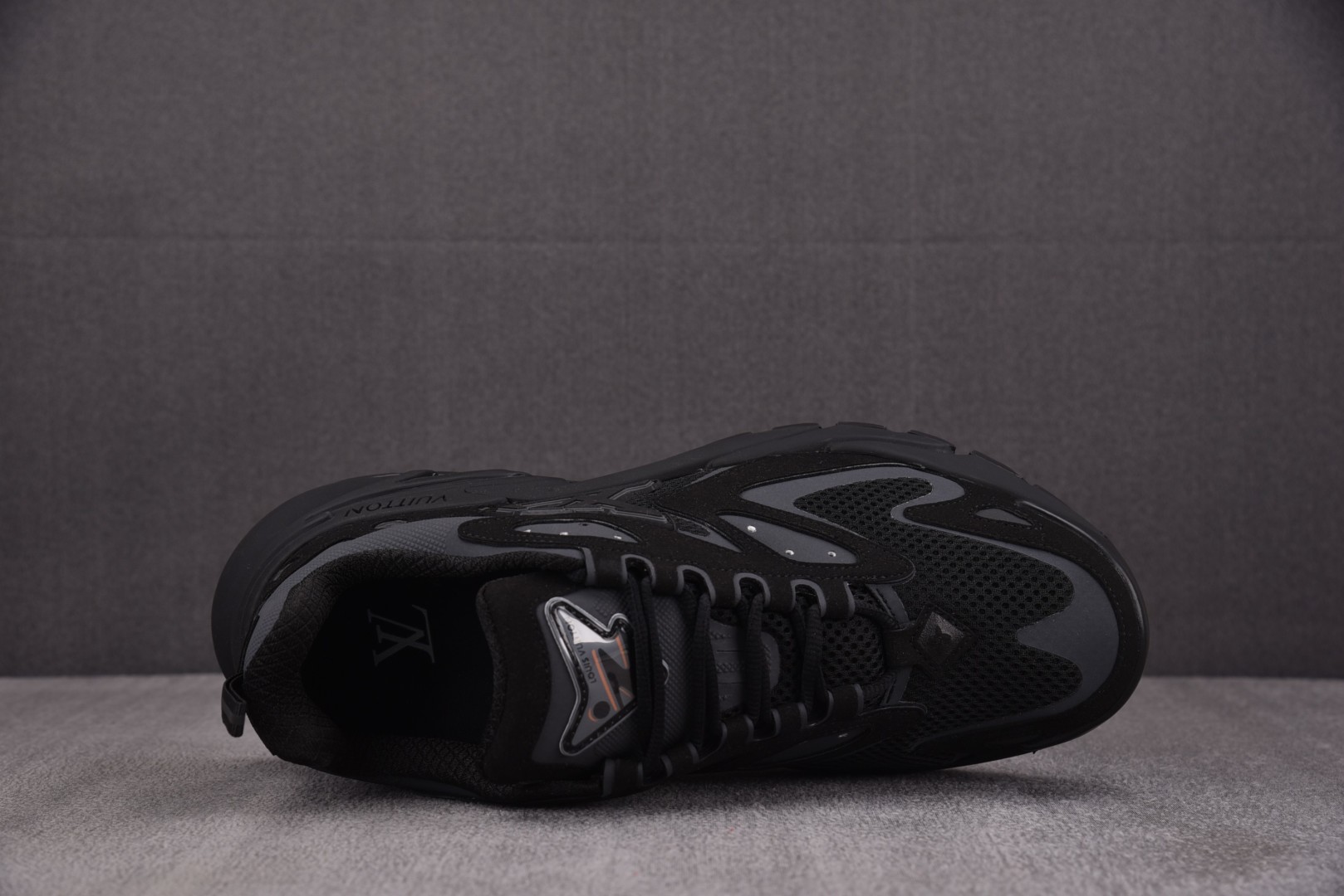 LV 尺码40-46

纯原版出品-LOUIS VUITTON Runner Tatic Black 黑