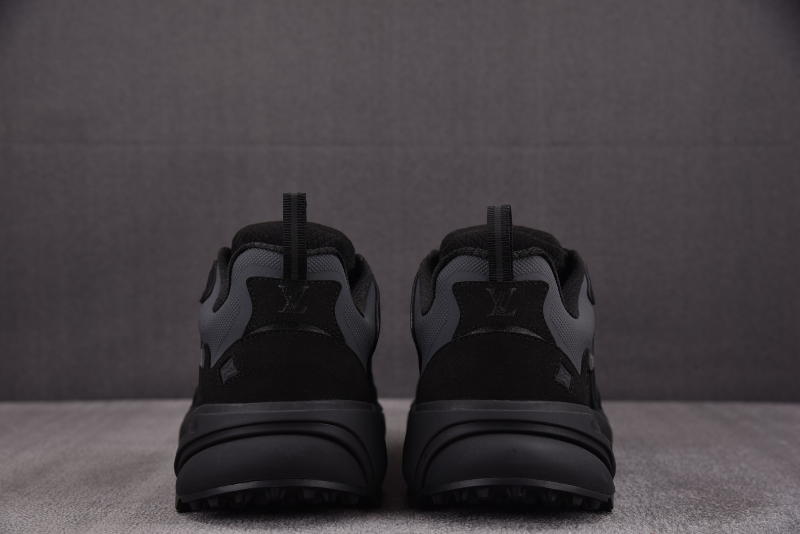 LV 尺码40-46

纯原版出品-LOUIS VUITTON Runner Tatic Black 黑