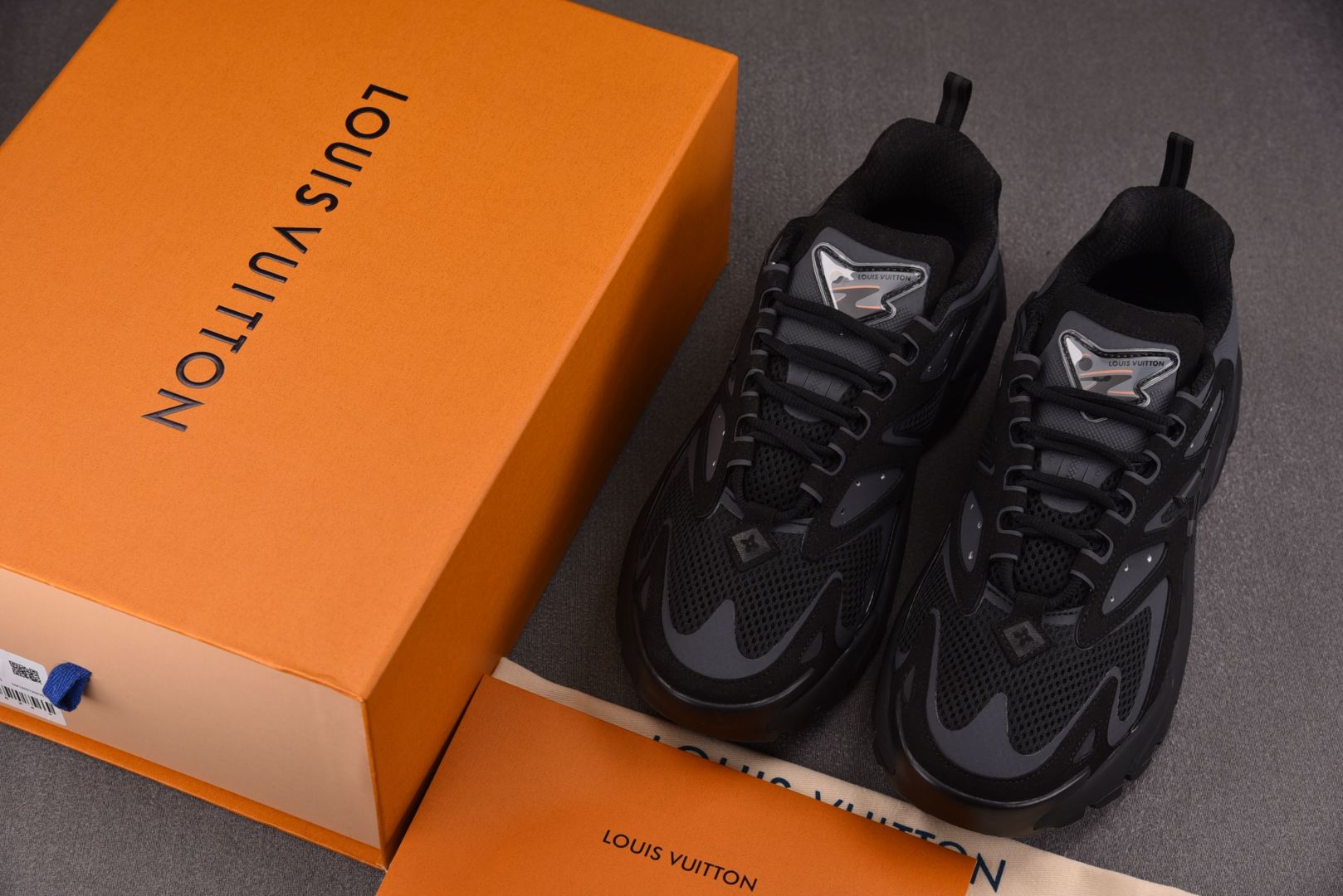 LV 尺码40-46

纯原版出品-LOUIS VUITTON Runner Tatic Black 黑